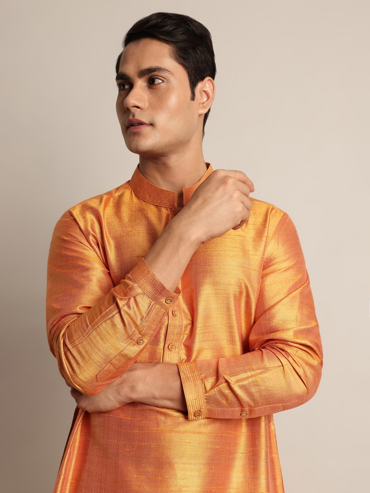 Side profile to reveal the subtle sheen and stylish length.