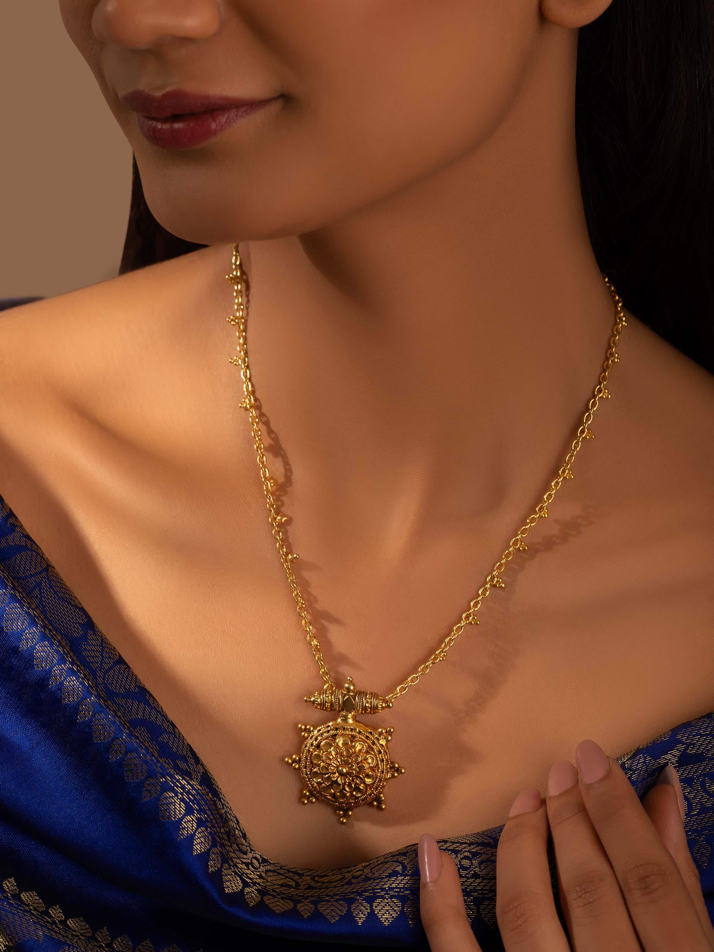 Side view of Nakash silver collar necklace highlighting its intricate design and craftsmanship.