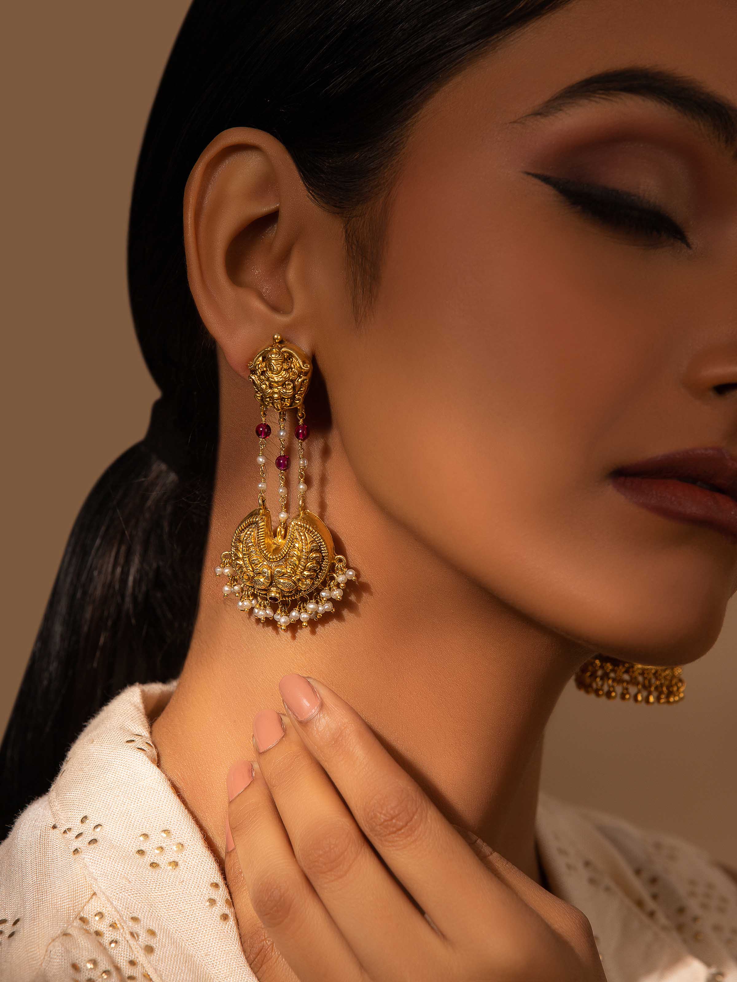 Side view of Nakash Silver Drop Earrings highlighting the fine silverwork and stylish drop design.