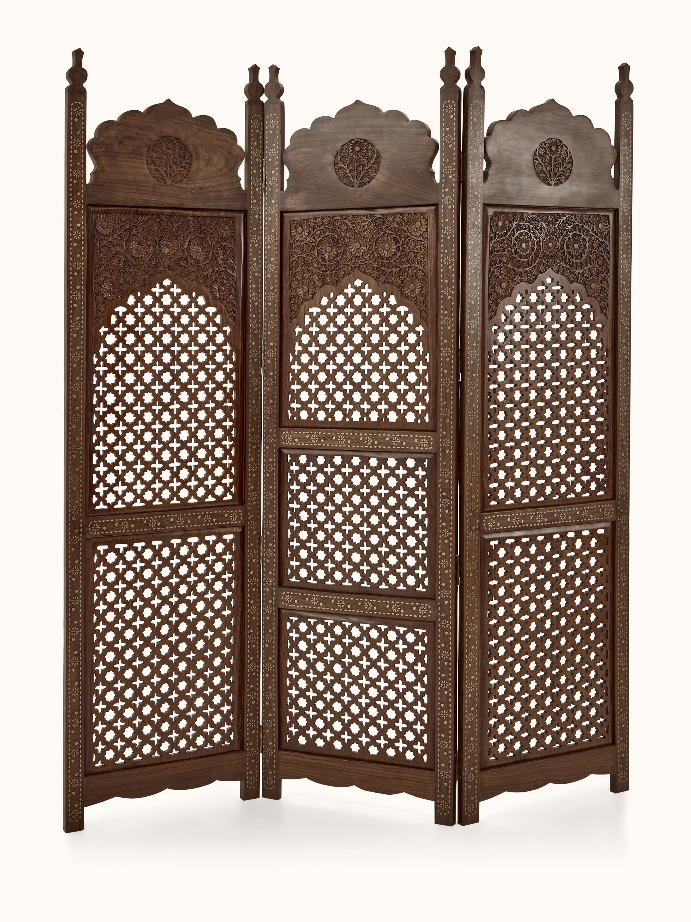 Front view of carved Sheesham wood partition screen, showcasing intricate carvings and design details.