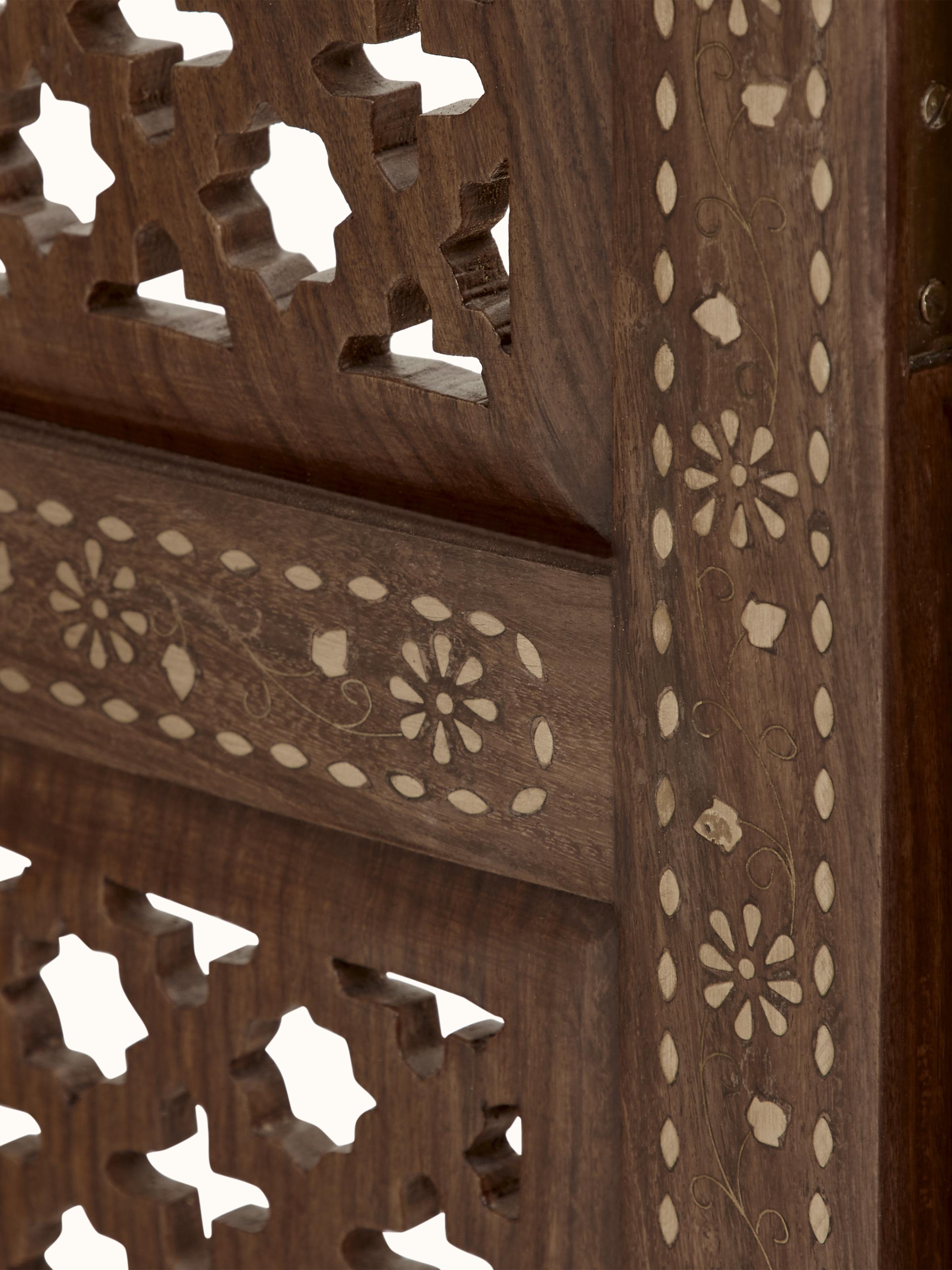Close-up of carved Sheesham wood partition screen, showcasing the intricate details and fine craftsmanship.