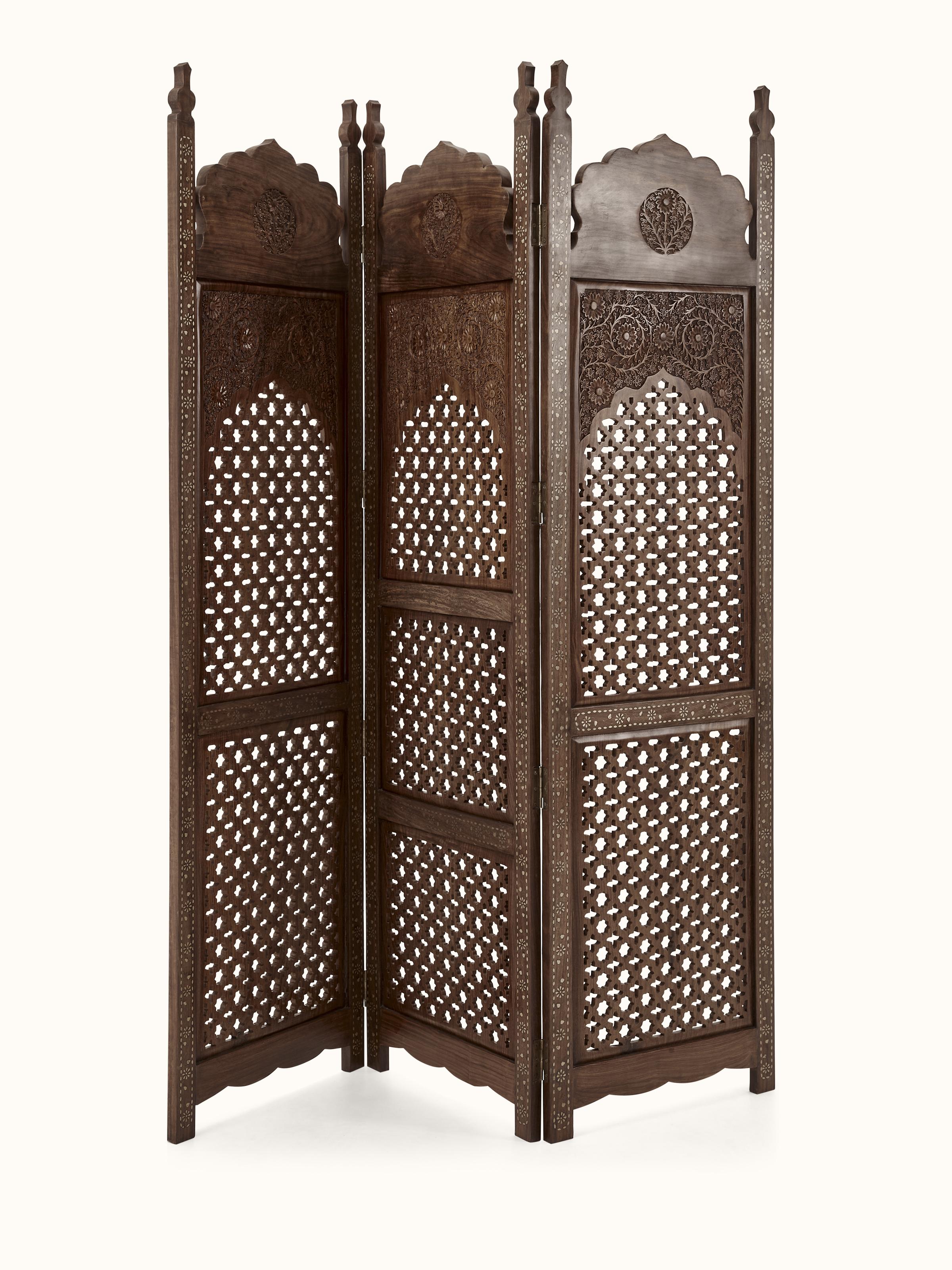 Overhead view of the carved Sheesham wood partition screen, highlighting its overall design and structure.