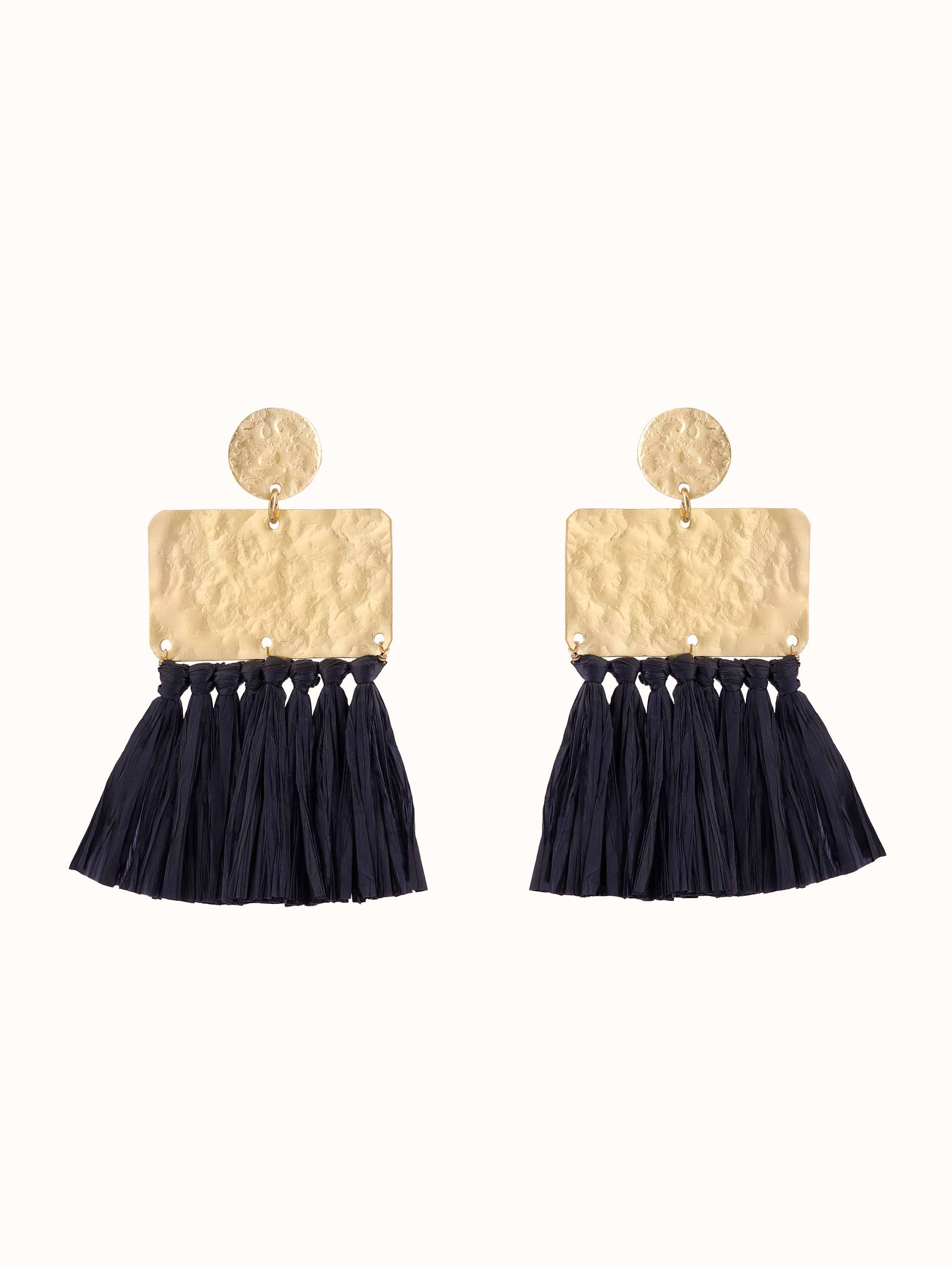 Front view of Raffia Fibre Drop Earrings featuring natural raffia fibres with a stylish and unique drop design.