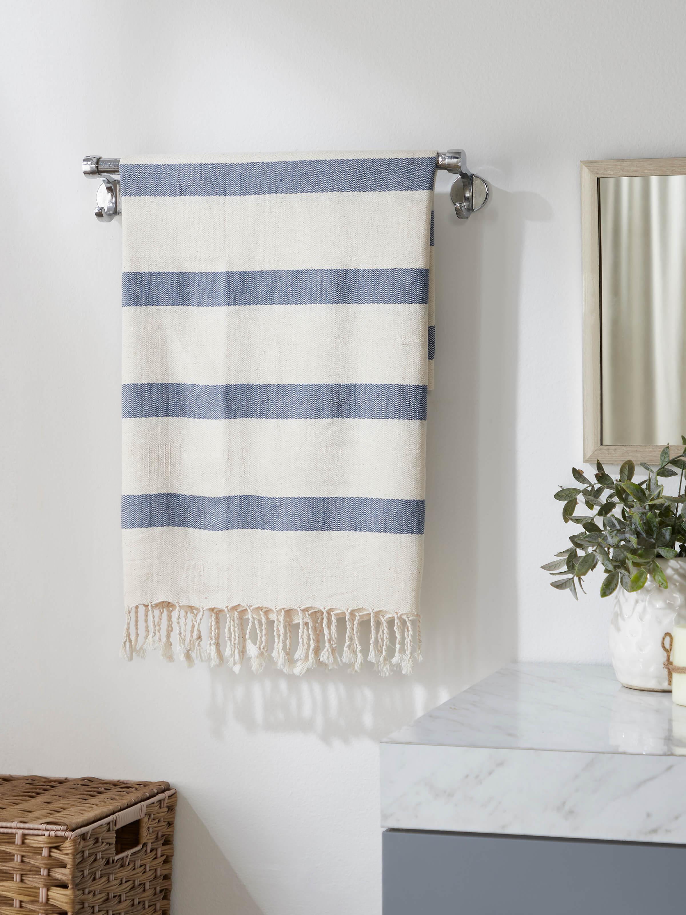 Close-up of Salya blue stripe cotton striped bath towel (L), highlighting the fabric texture and stripe details.