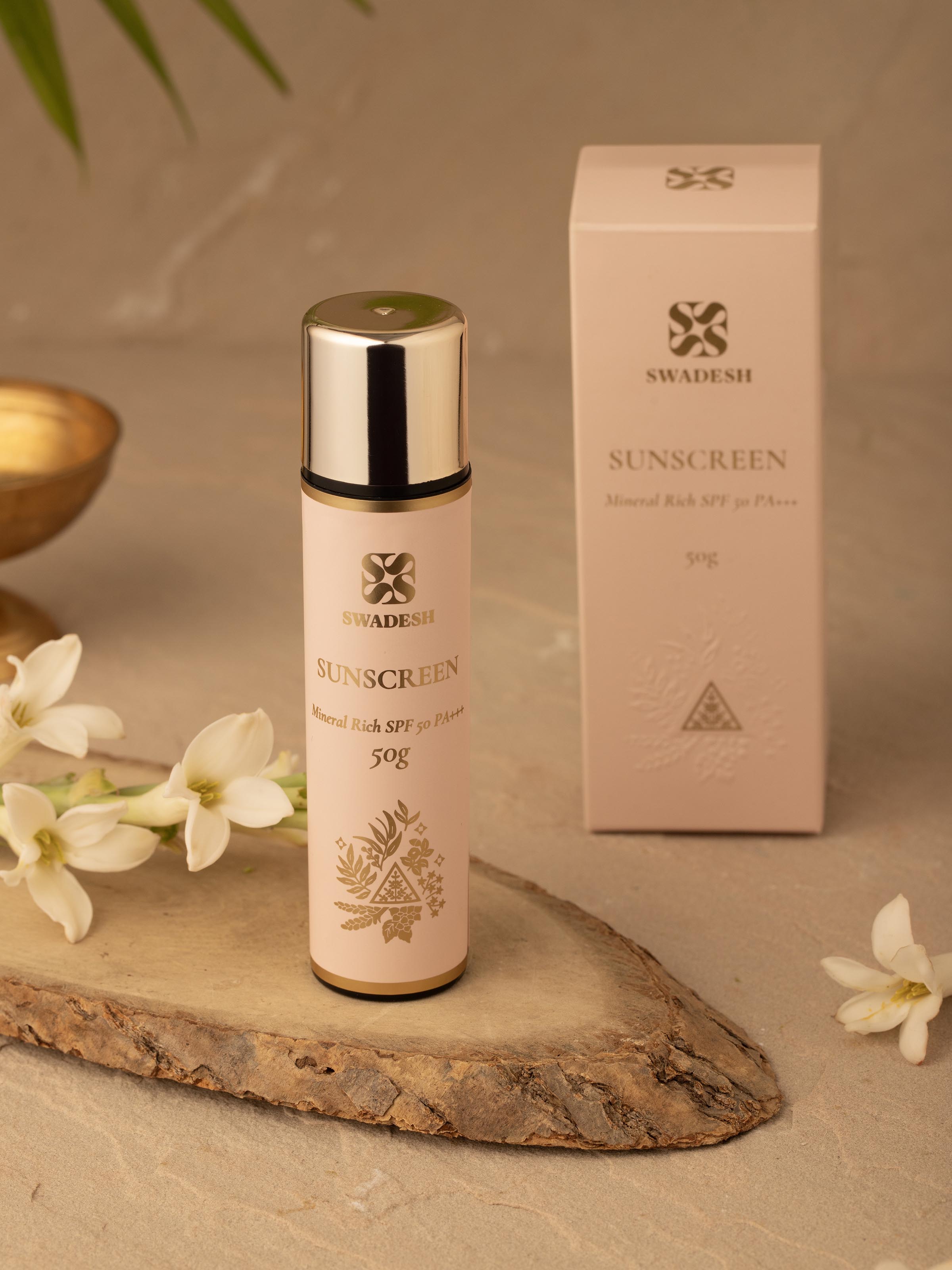 Side view of Sunscreen Mineral Rich SPF 50 PA+++ emphasizing the ingredient list and benefits for skin protection