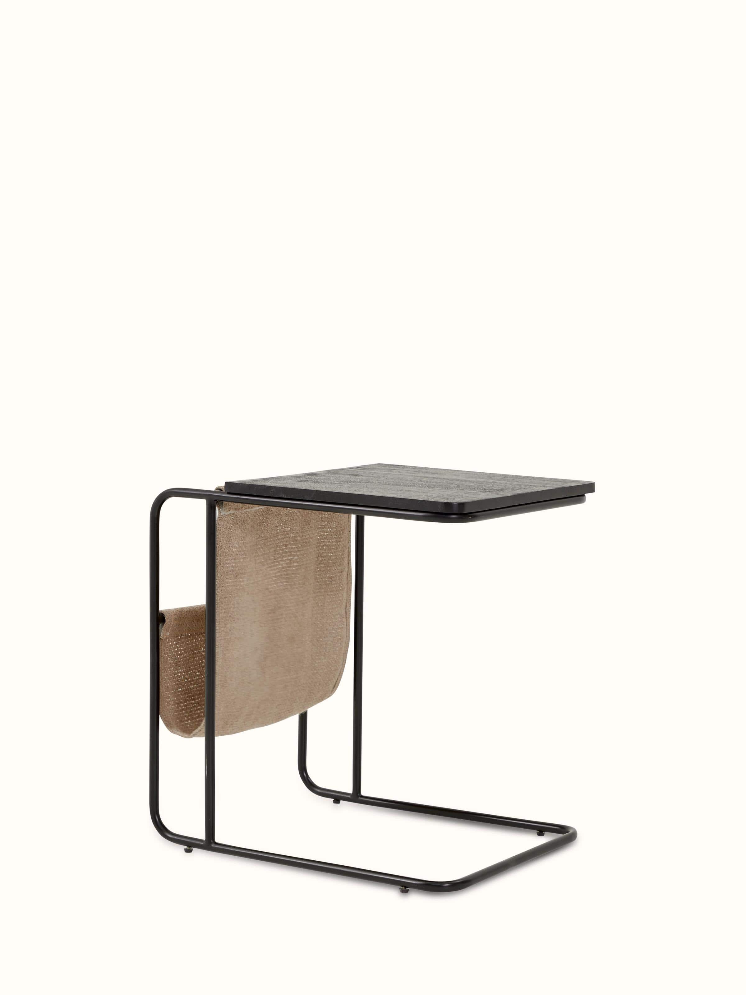 Detailed view of the mango wood frame and jute surface, highlighting the design elements of the portable table.