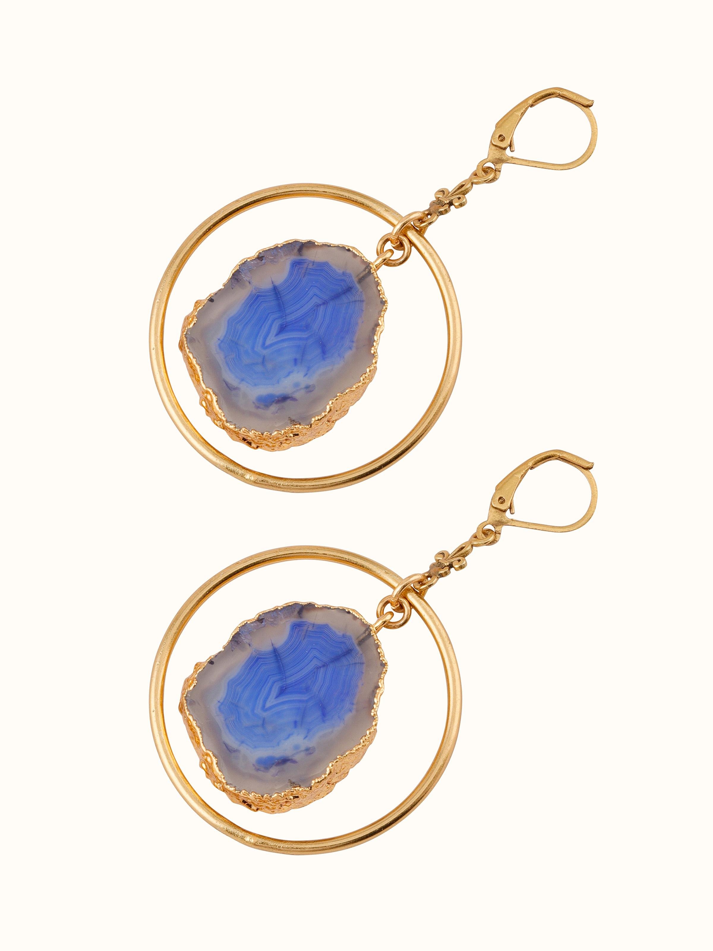 Agate drop earrings hanging to illustrate their elegant drop style and natural stone appearance.