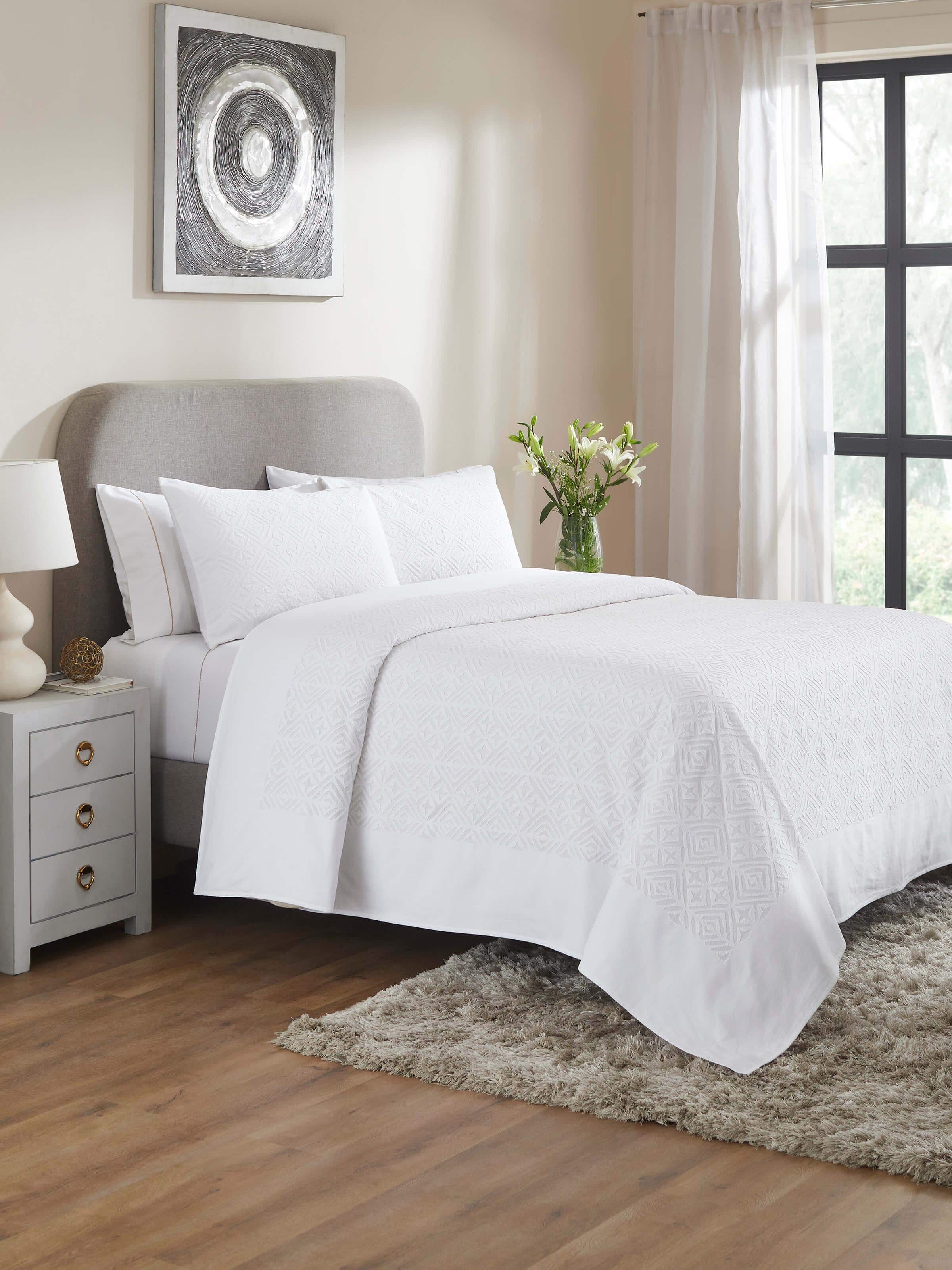 Side view of Jharokha White Trellis Cotton Appliqué King Bedspread Set highlighting the intricate appliqué details.