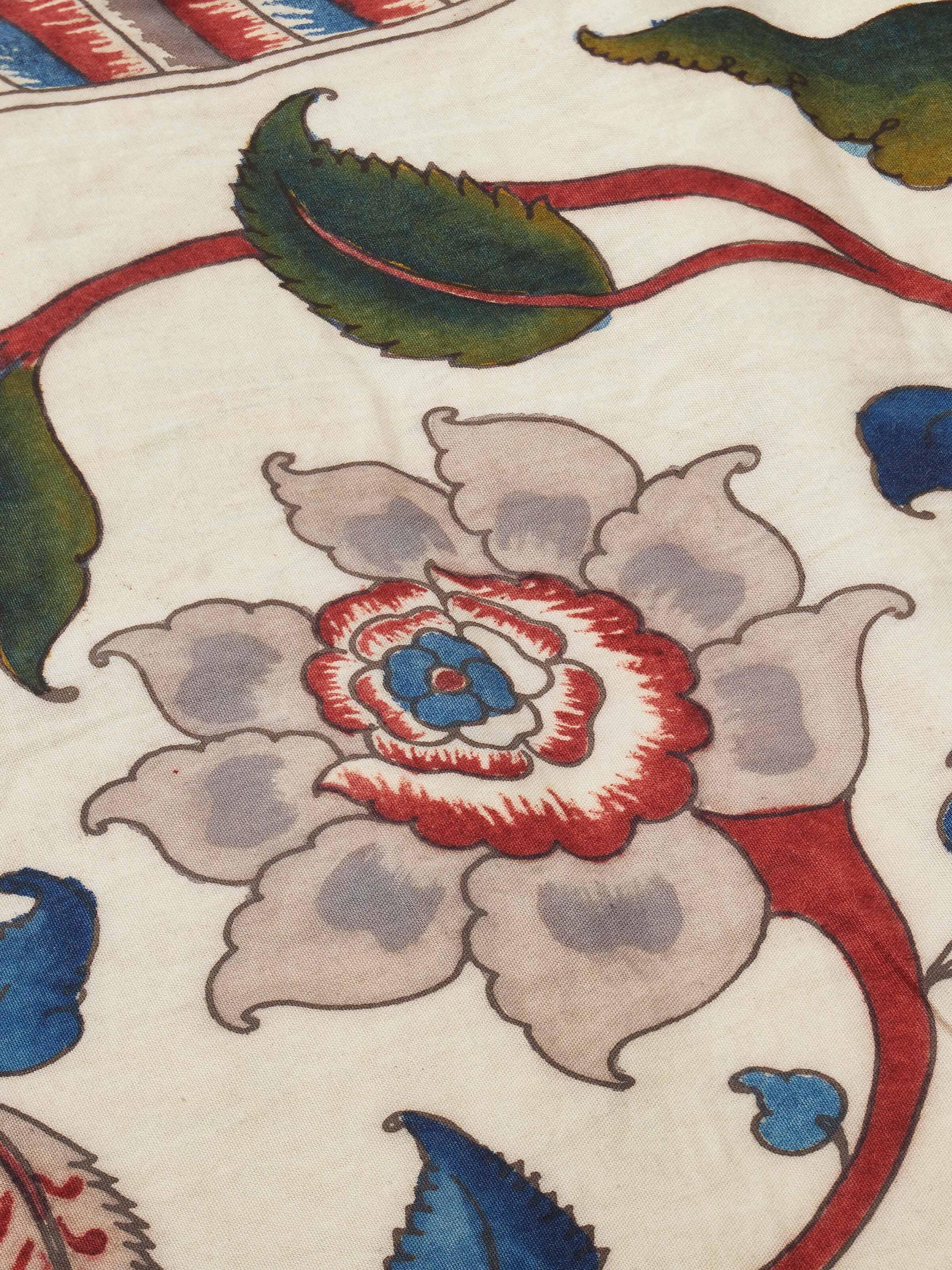 Zoomed-in image highlighting vivid Kalamkari motifs and fabric texture.