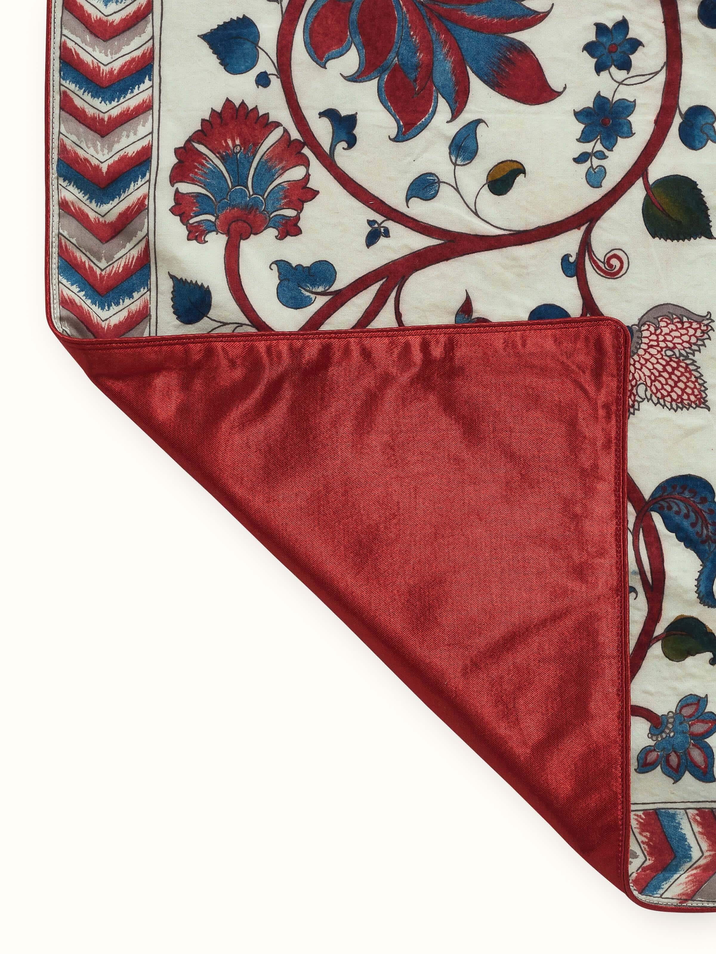 Back view of the runner displaying neat cotton finish and hemline.