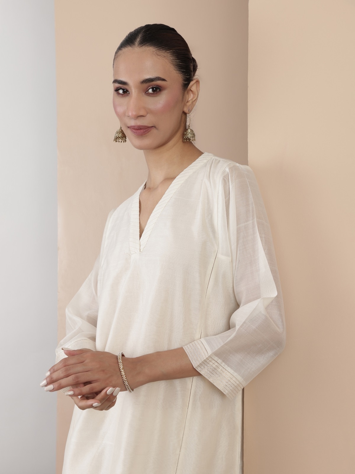 Side view of the kurta’s simple and sophisticated charm.