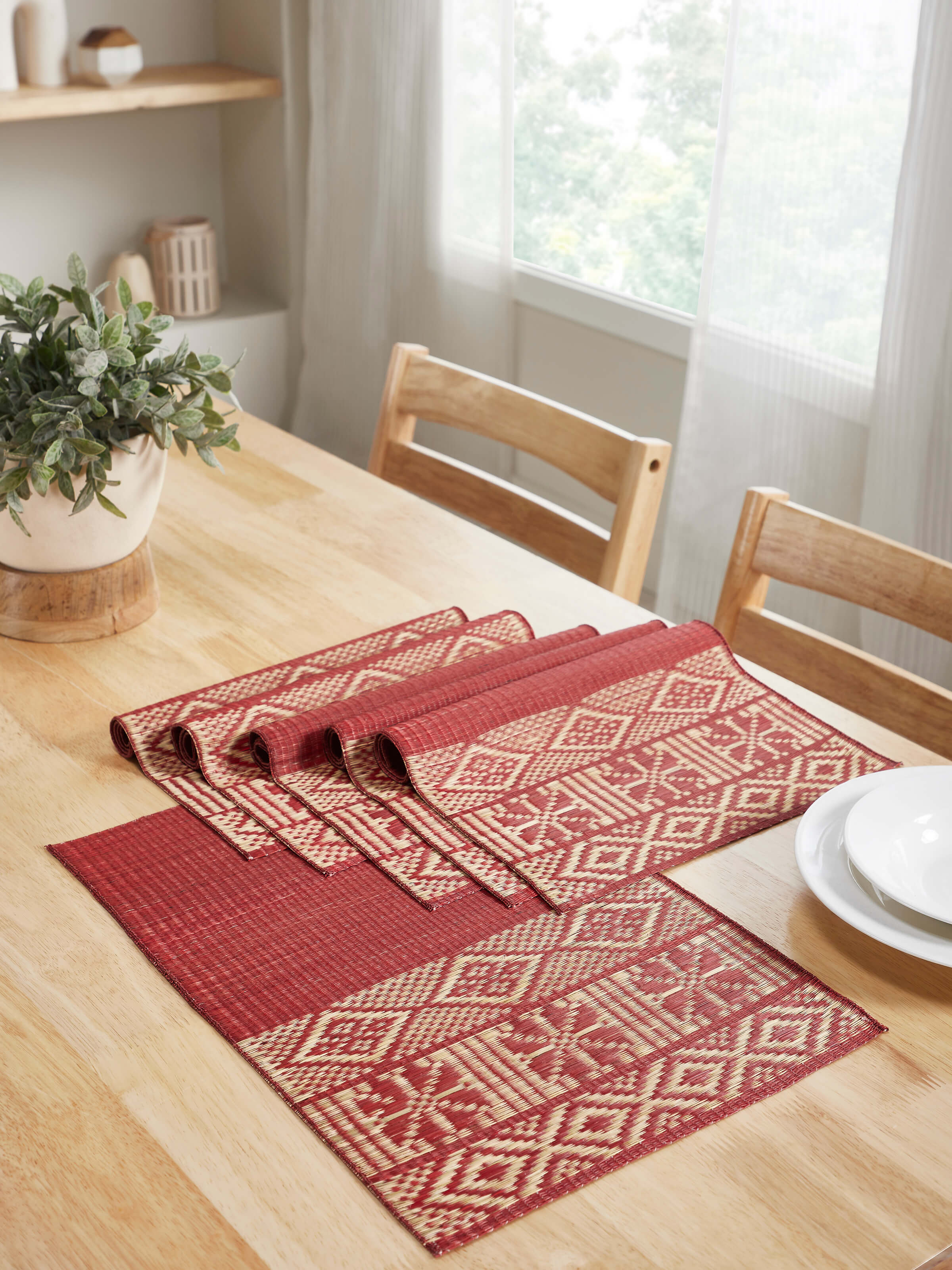 Lifestyle image of natural fibre Madurkathi mats on a dining setup – Prakriti folk geo red set