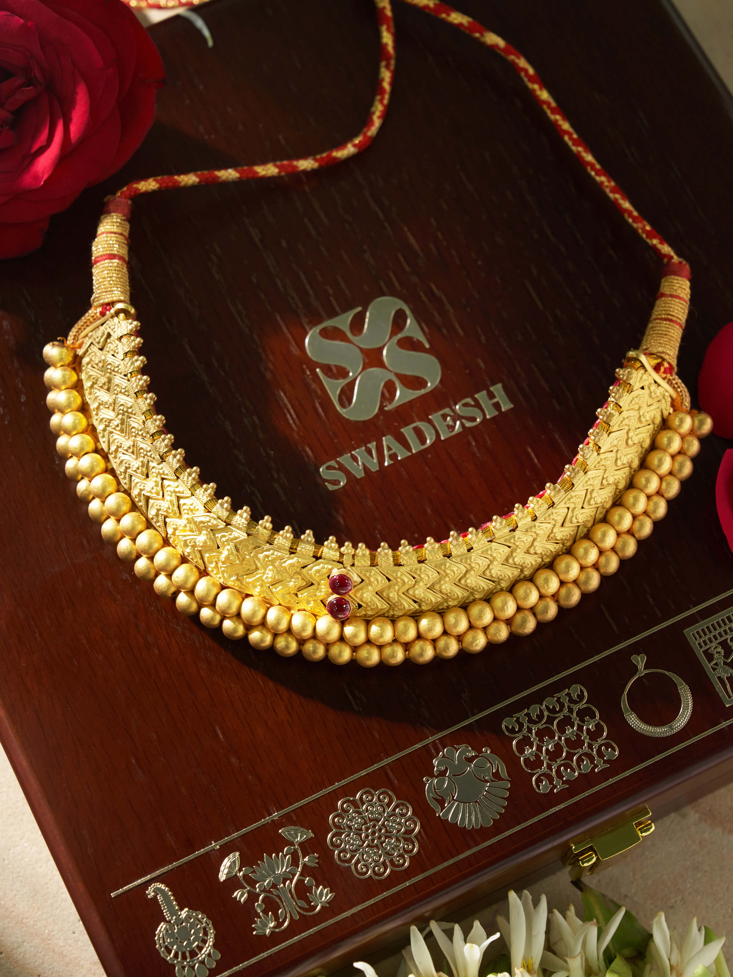 Side view of Thushi 22 Karat Gold Choker highlighting fine craftsmanship and rich gold finish