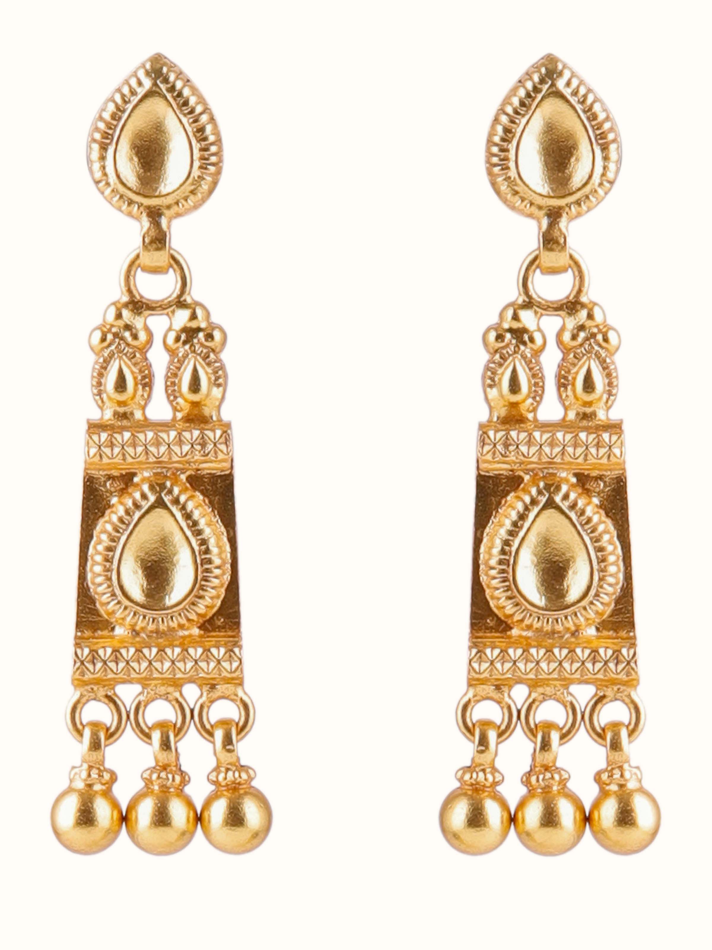 Front view of Patwa Collar Necklace featuring detailed embroidery and design.