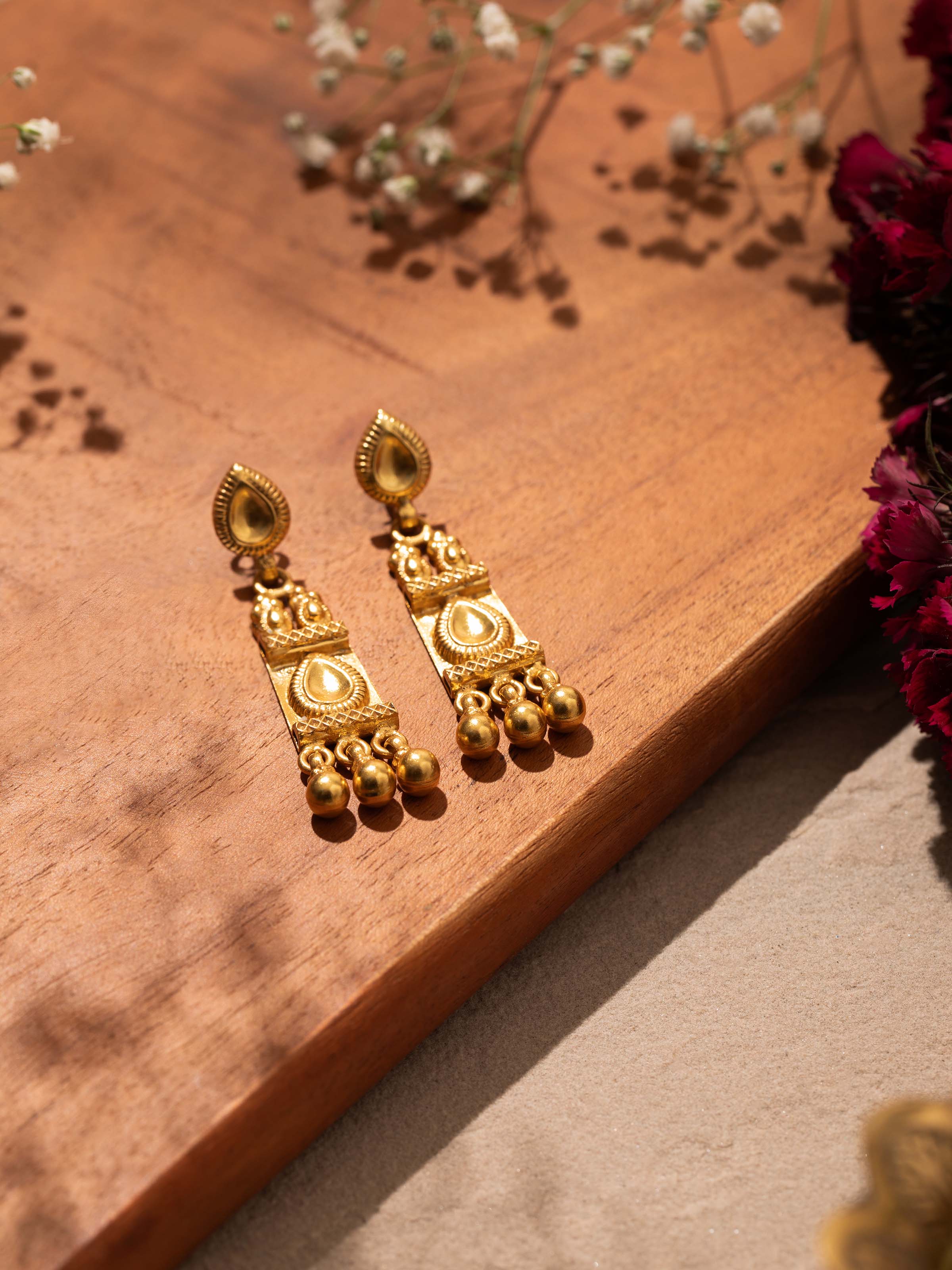 Back view of Patwa Collar Necklace displaying the clasp and design.