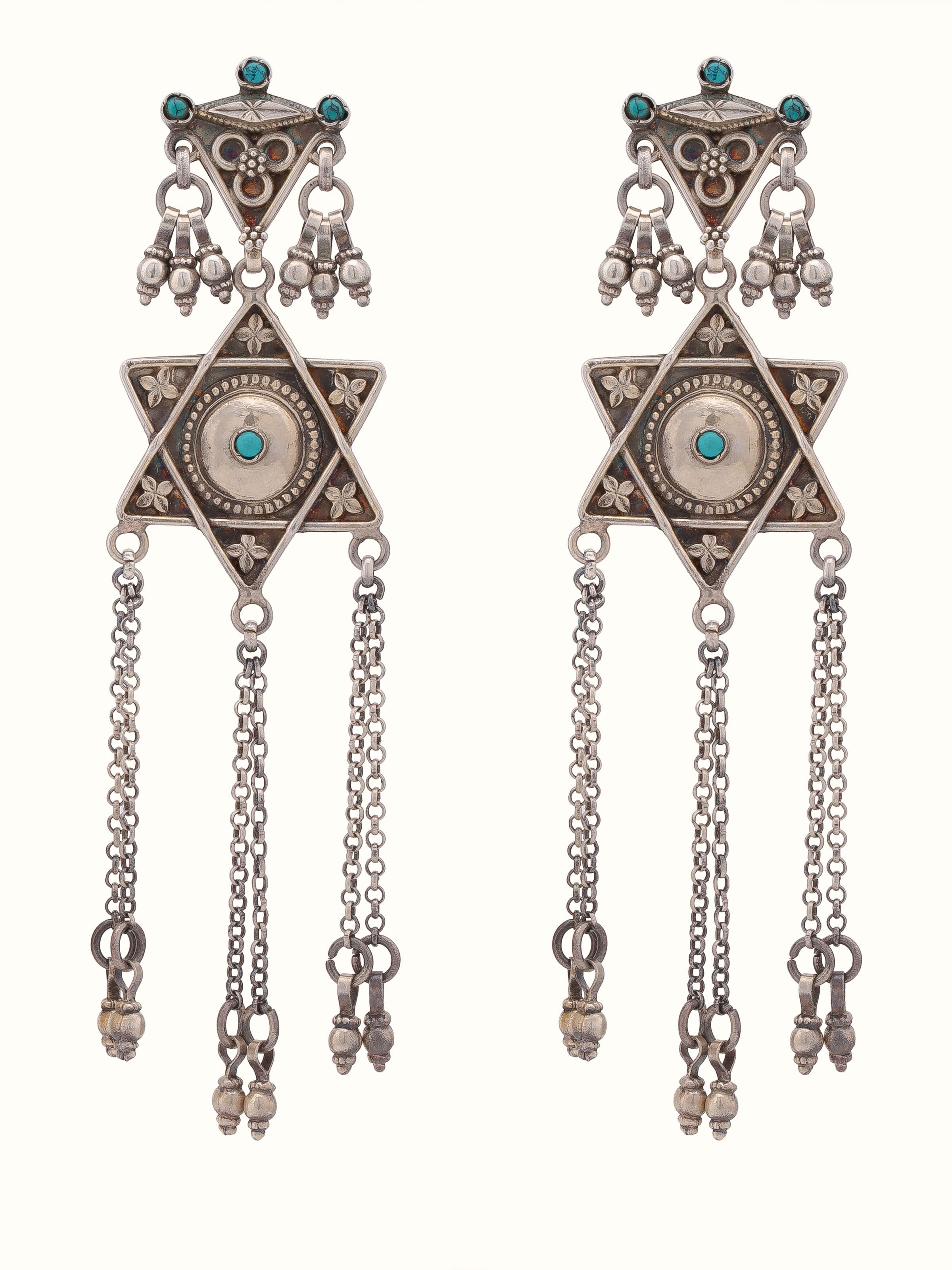 Front view of agate long necklace featuring elegant agate stones and detailed design.