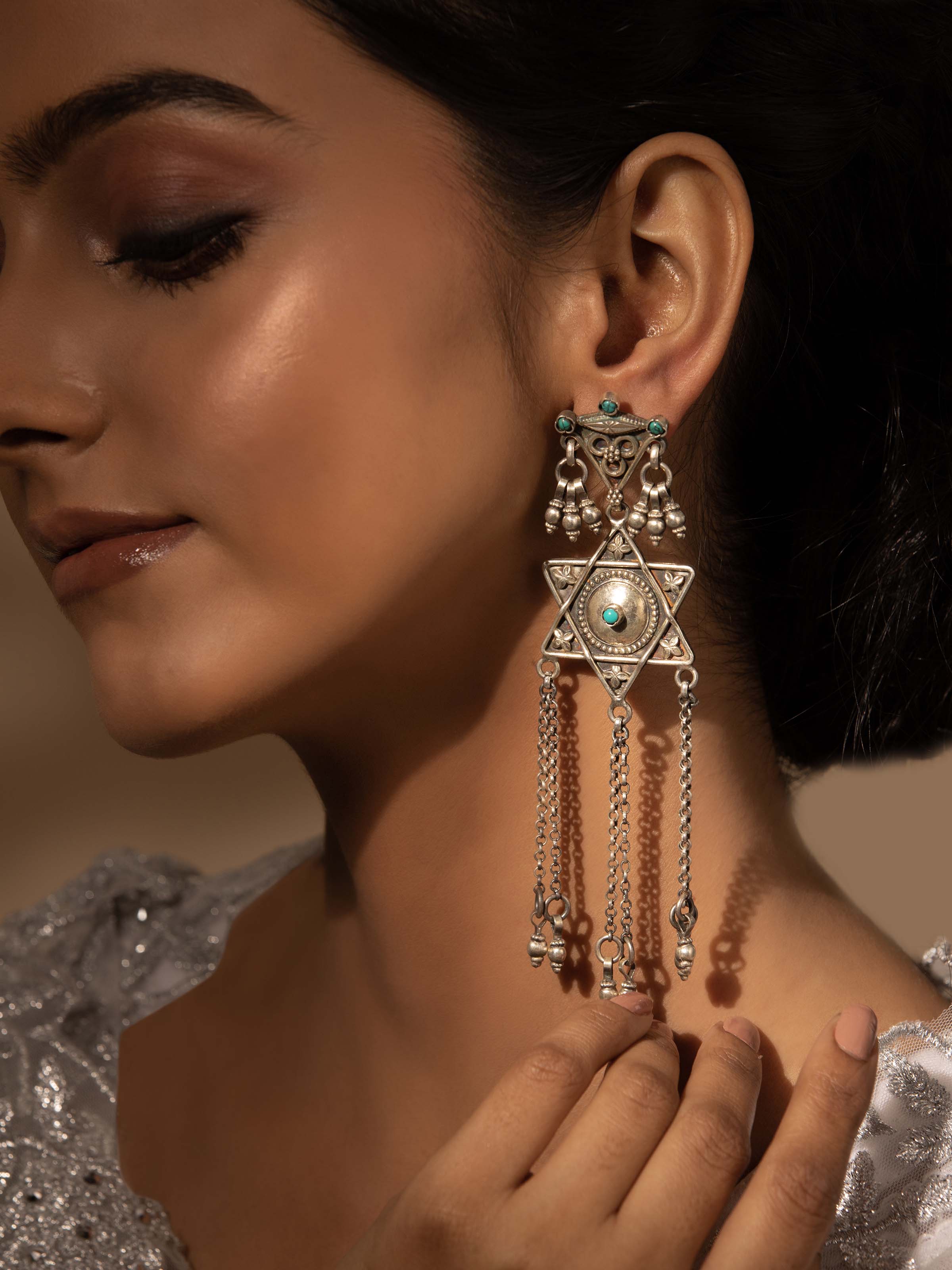 Close-up view of agate long necklace highlighting the vibrant agate stones and fine craftsmanship.