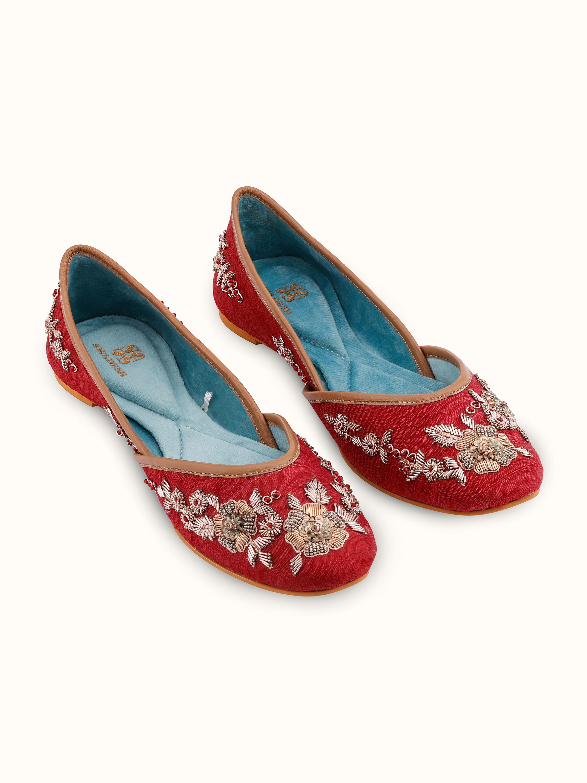 Front view of maroon leather zardozi juttis featuring ornate zardozi embroidery and design