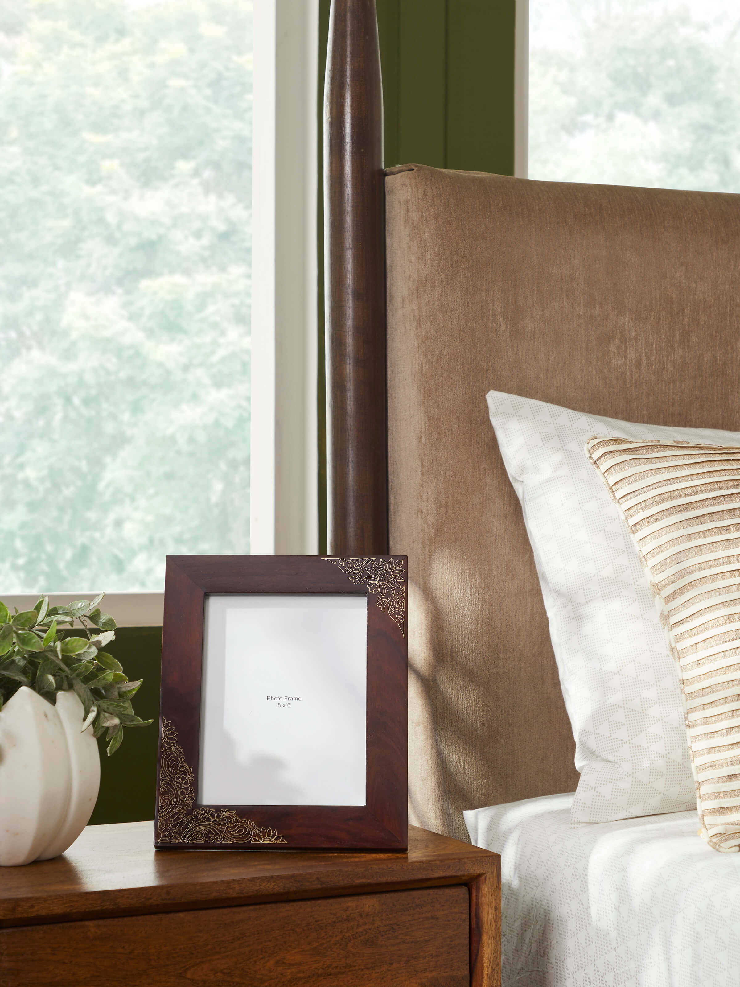 Close-up view of Tarkashi sheesham wood and brass photo frame showcasing its craftsmanship.