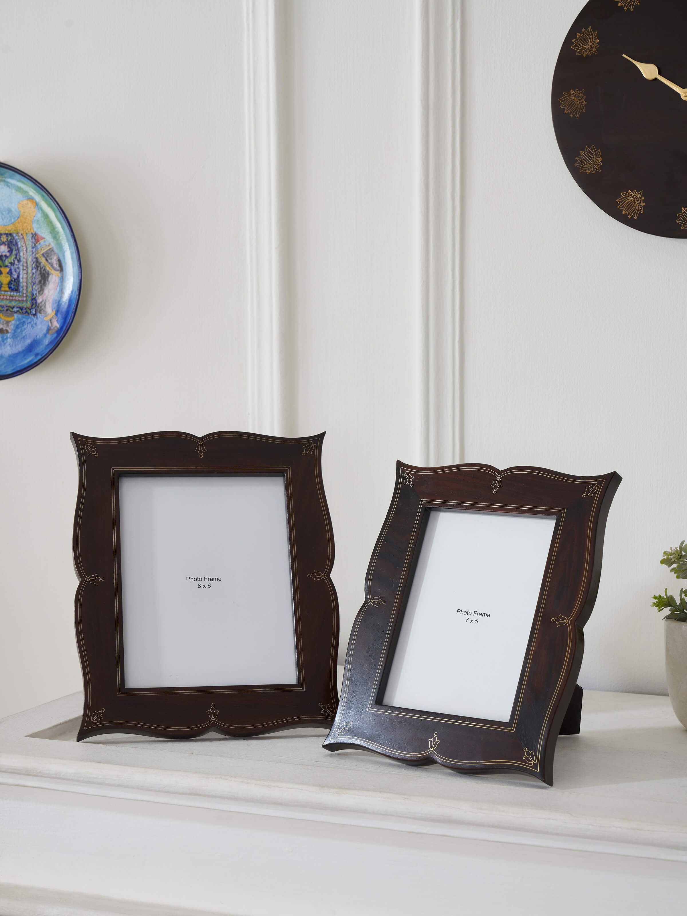 Side view of Tarkashi Sheesham Wood & Brass Photo Frames showing fine details