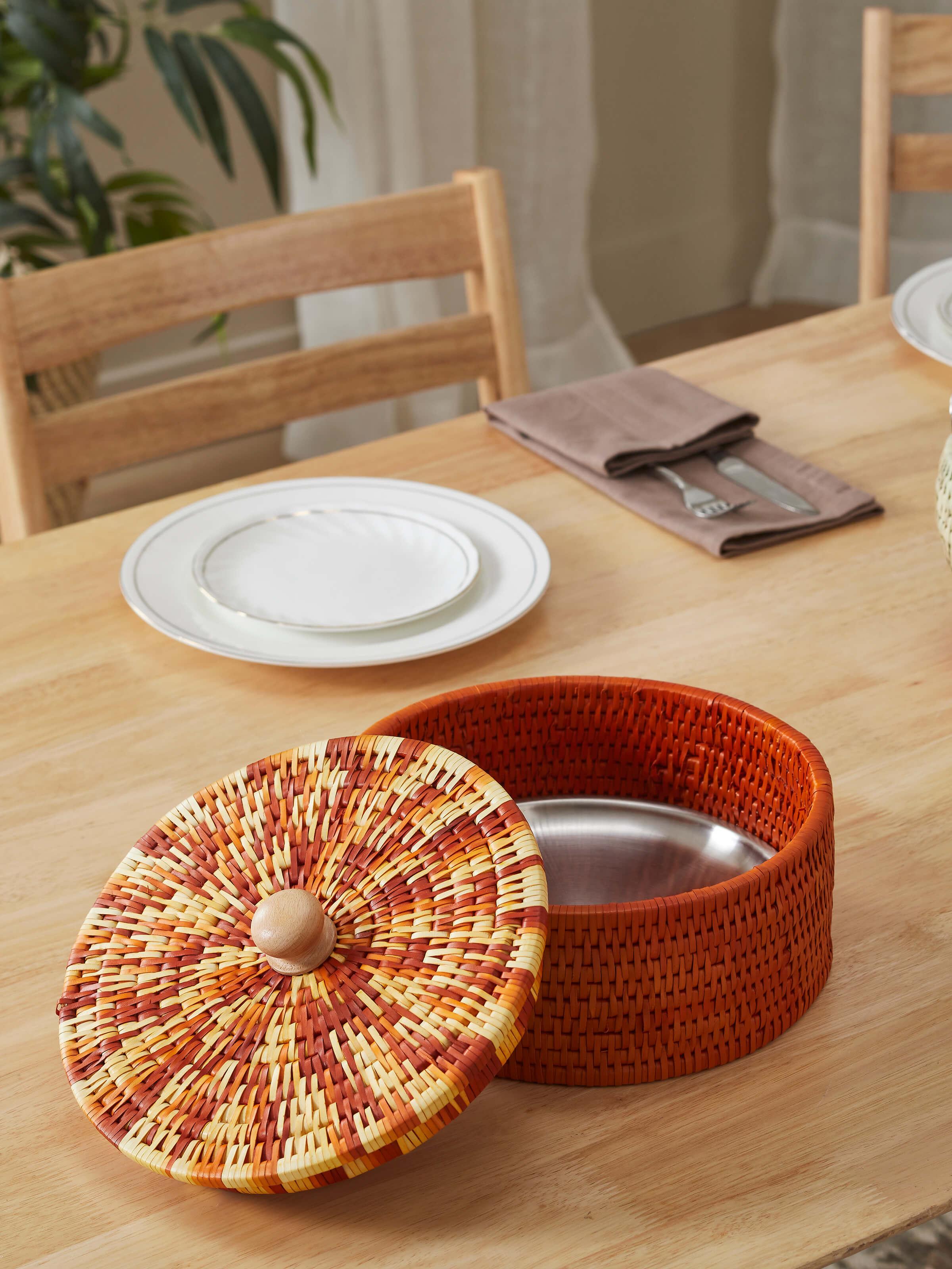 Side view of Palm leaf roti box highlighting its eco-friendly material and craftsmanship.