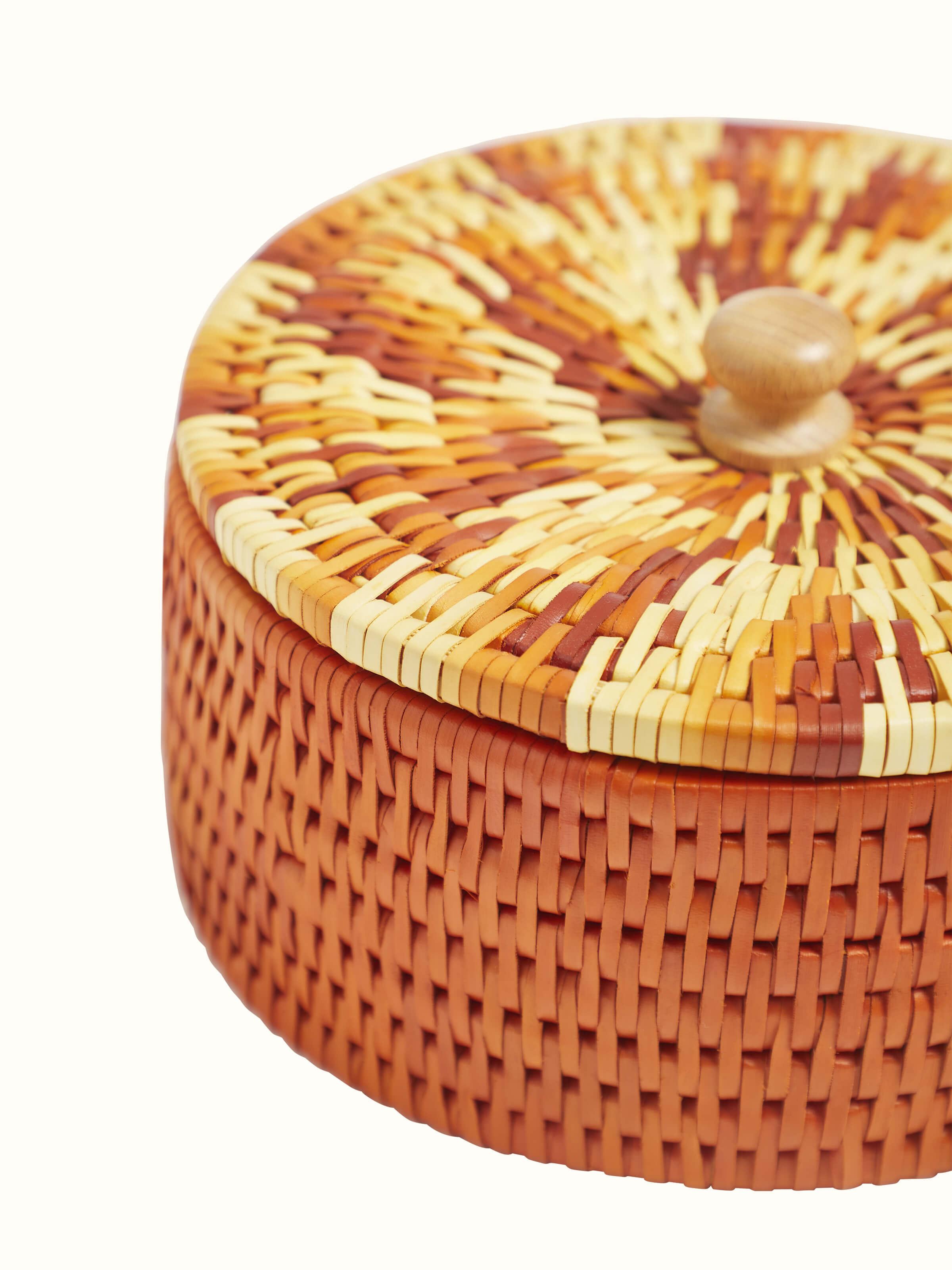 Full view of Palm leaf roti box highlighting its traditional and eco-friendly features.