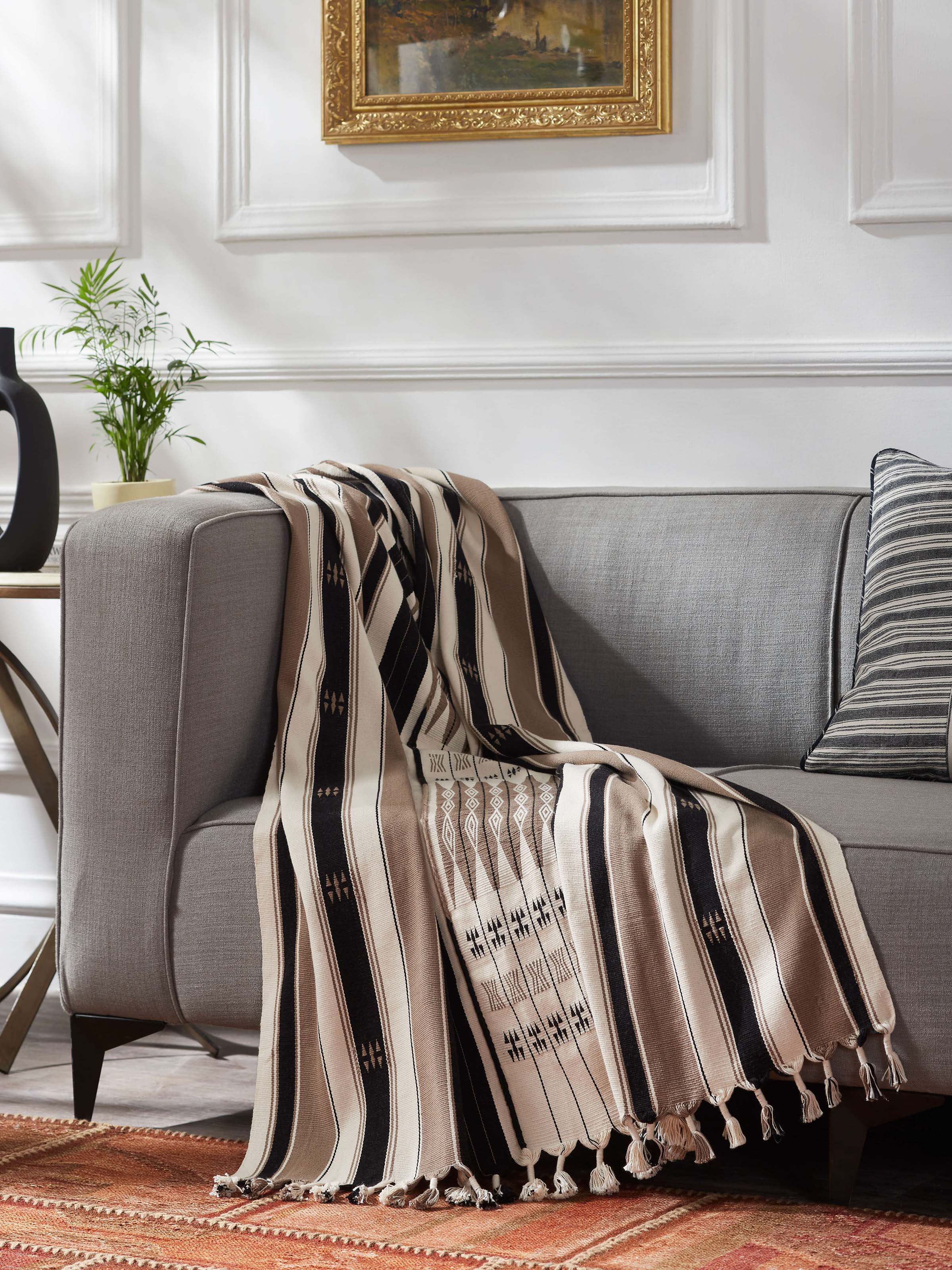 Side view of Ridhama khakhi namrup cotton Naga handloom throw highlighting the texture and weave