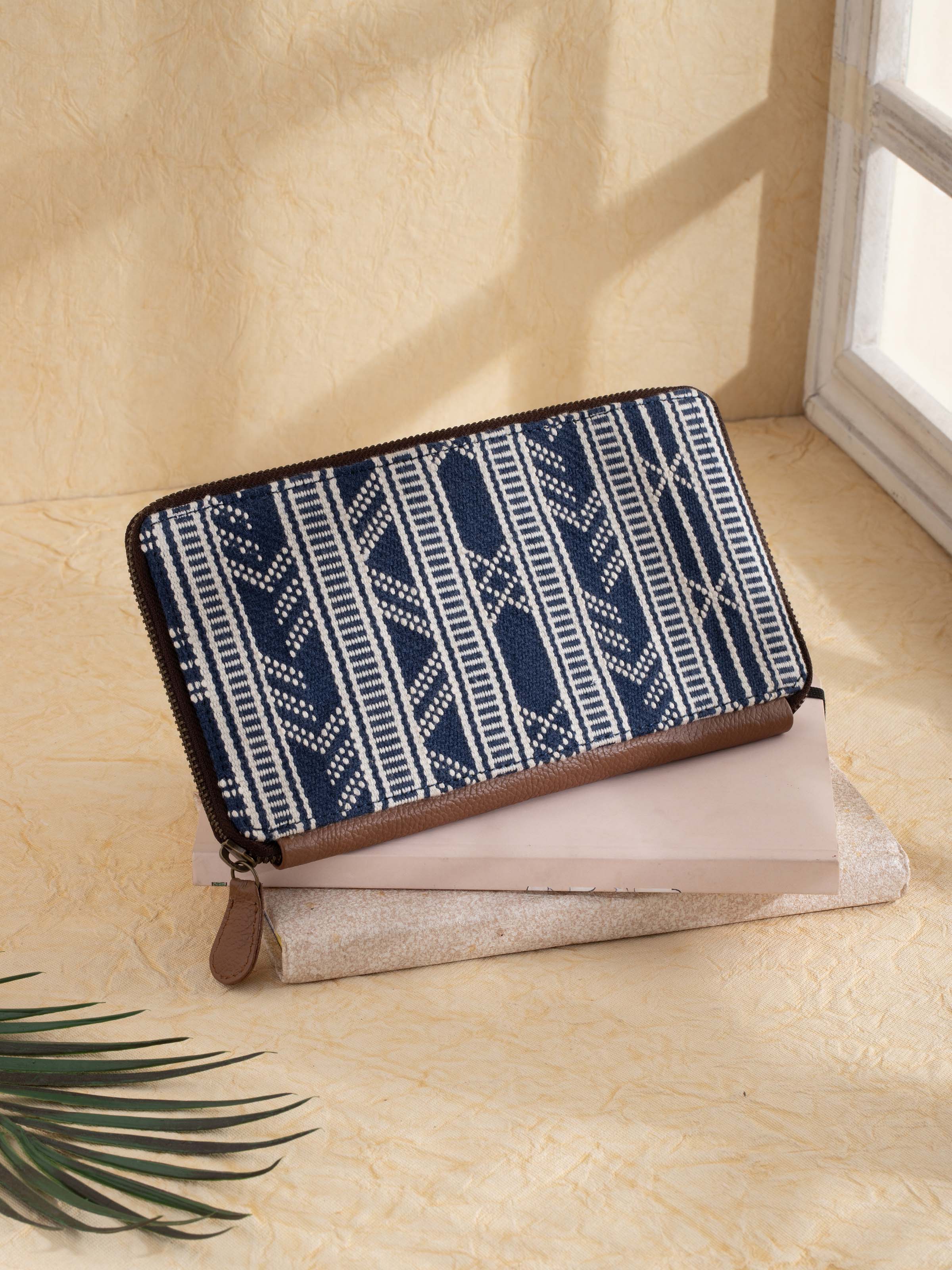 Leather & textile extra-weft travel wallet