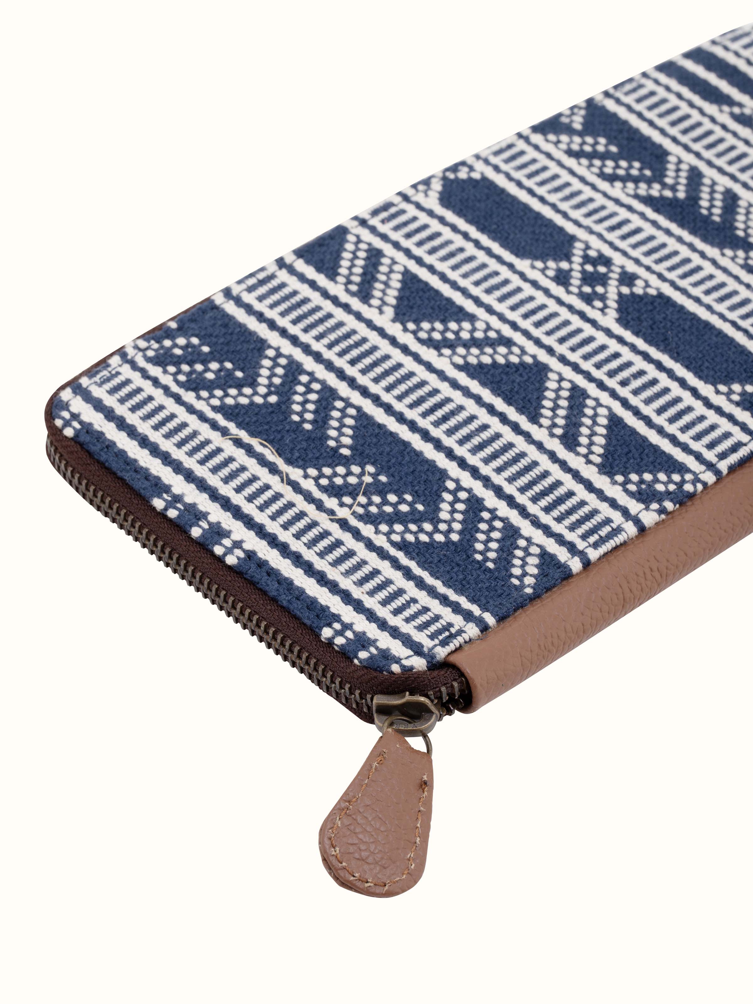Leather & textile extra-weft travel wallet