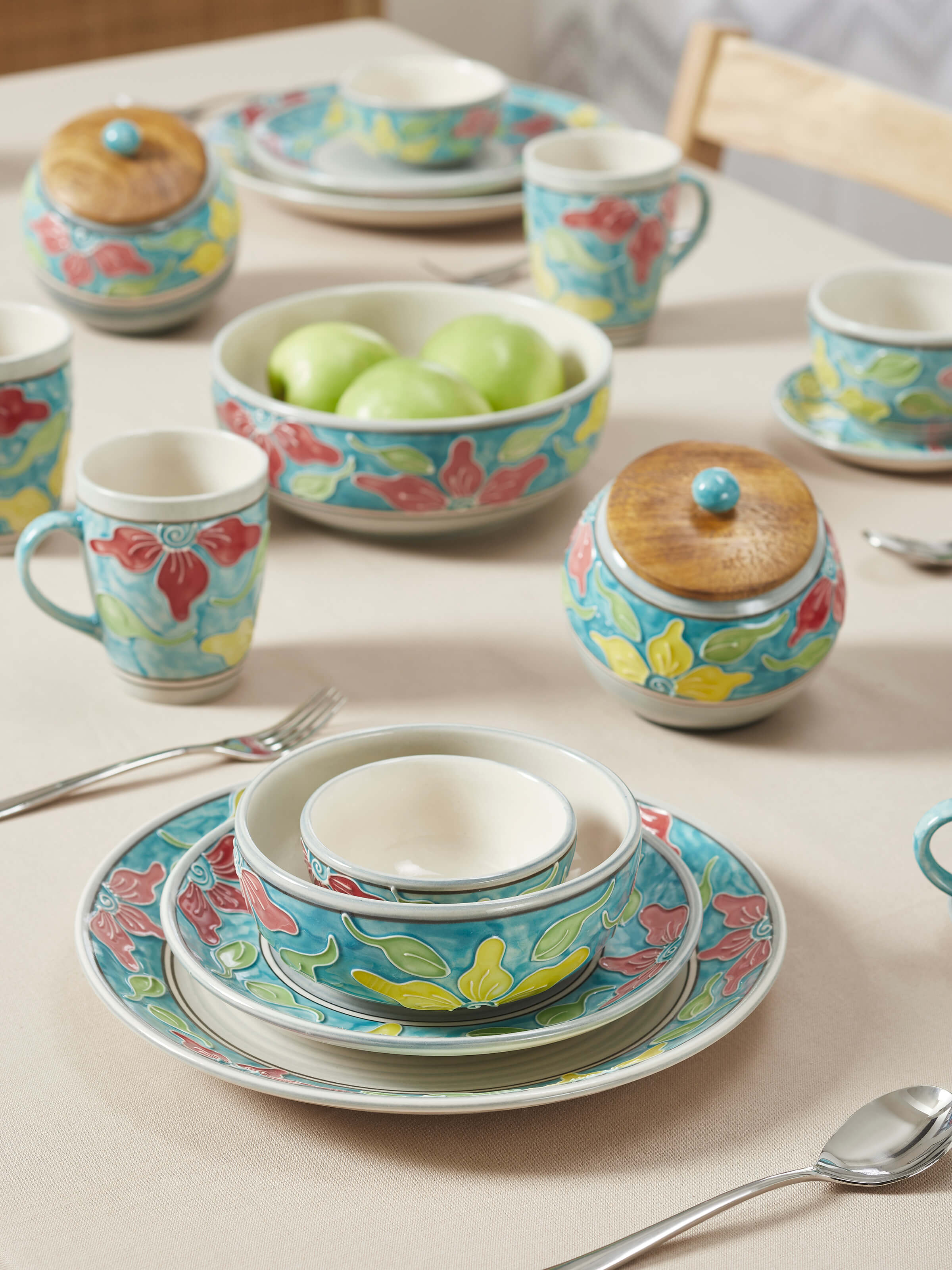 Top view of Khurja pottery ceramic salad plates in blue & white, set of 4, highlighting the vibrant patterns and design.