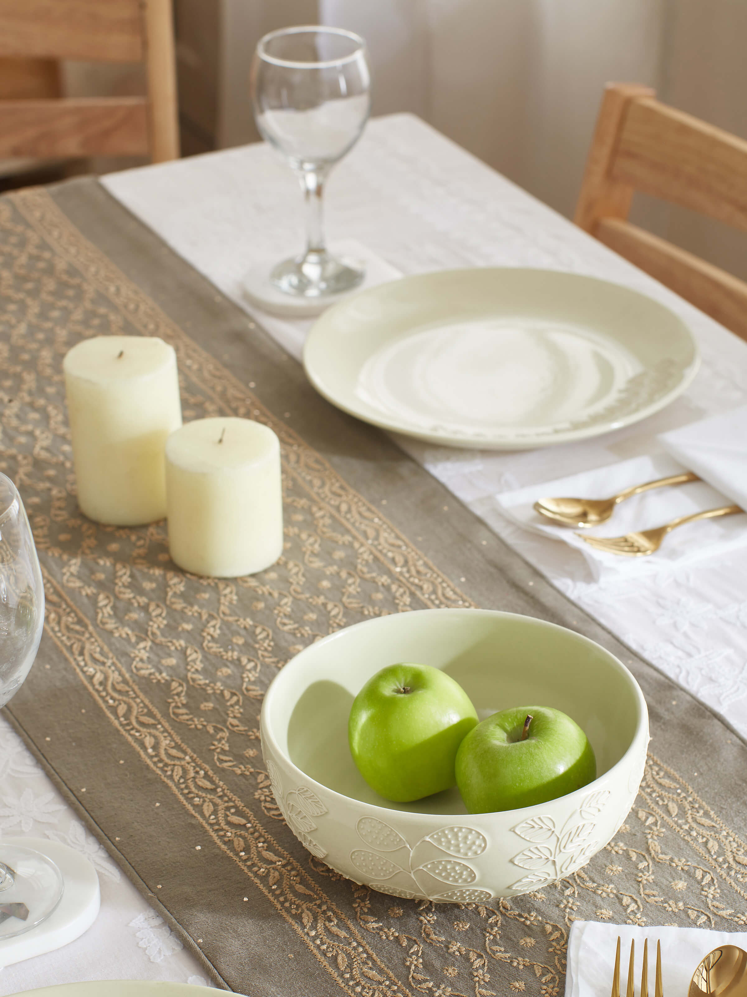 Side view of Khurja pottery ceramic serving bowl in white, highlighting its classic design and pristine finish.