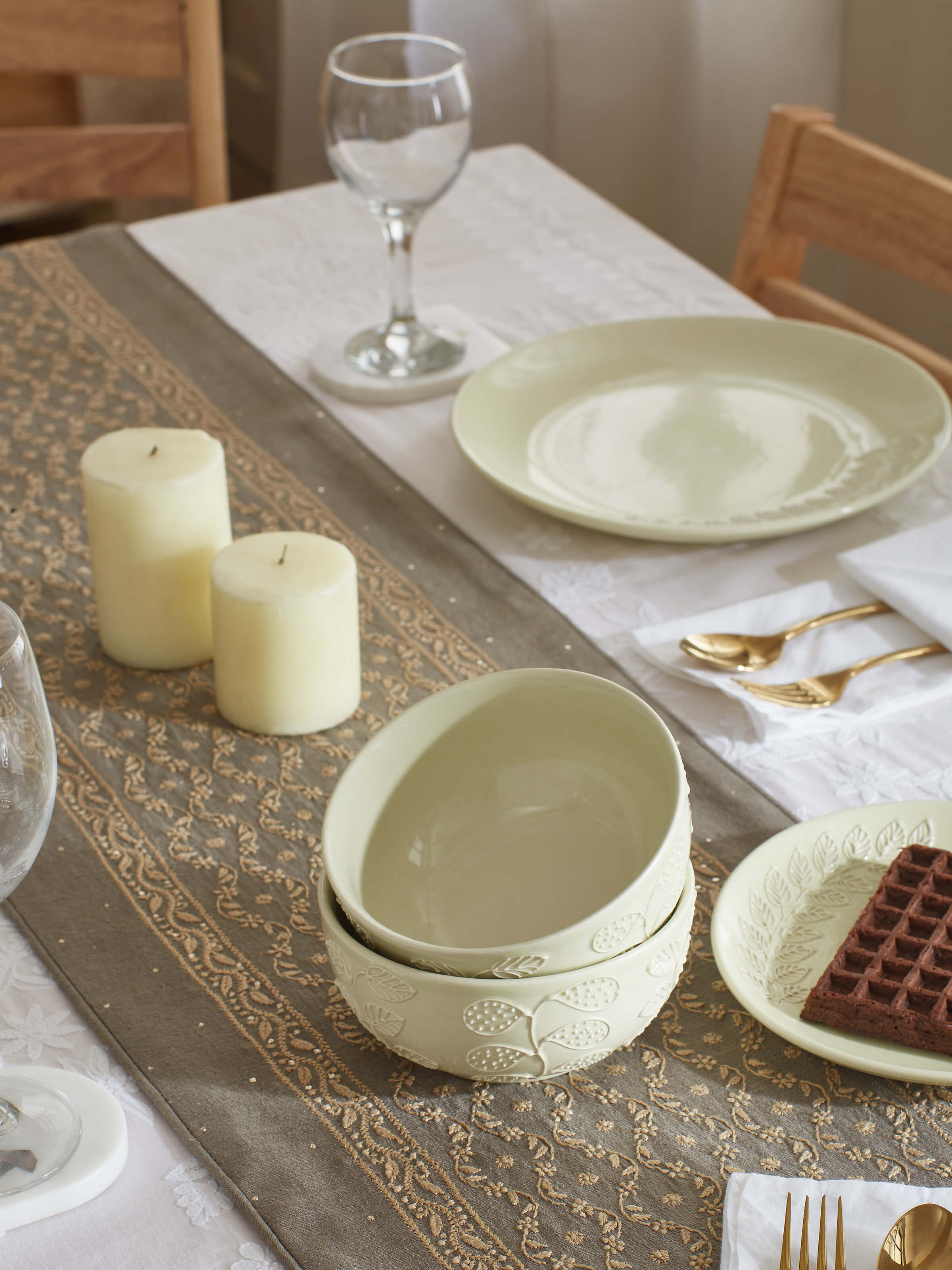 Angled view of Khurja Pottery Ceramic Nut Bowls in White (2 pcs) showing their design