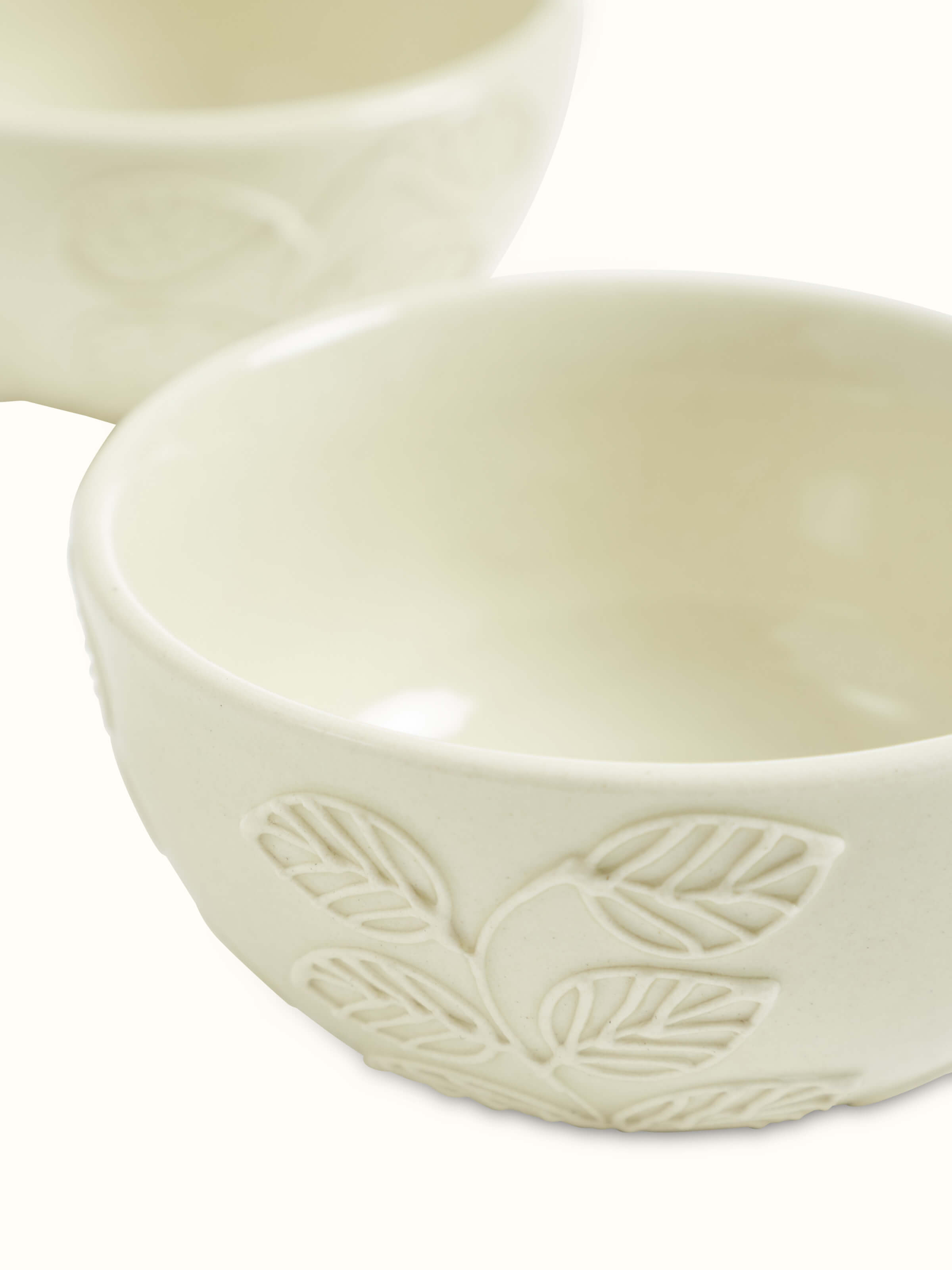 Artistic view of white Khurja pottery ceramic dinner bowls, highlighting the classic look and craftsmanship.