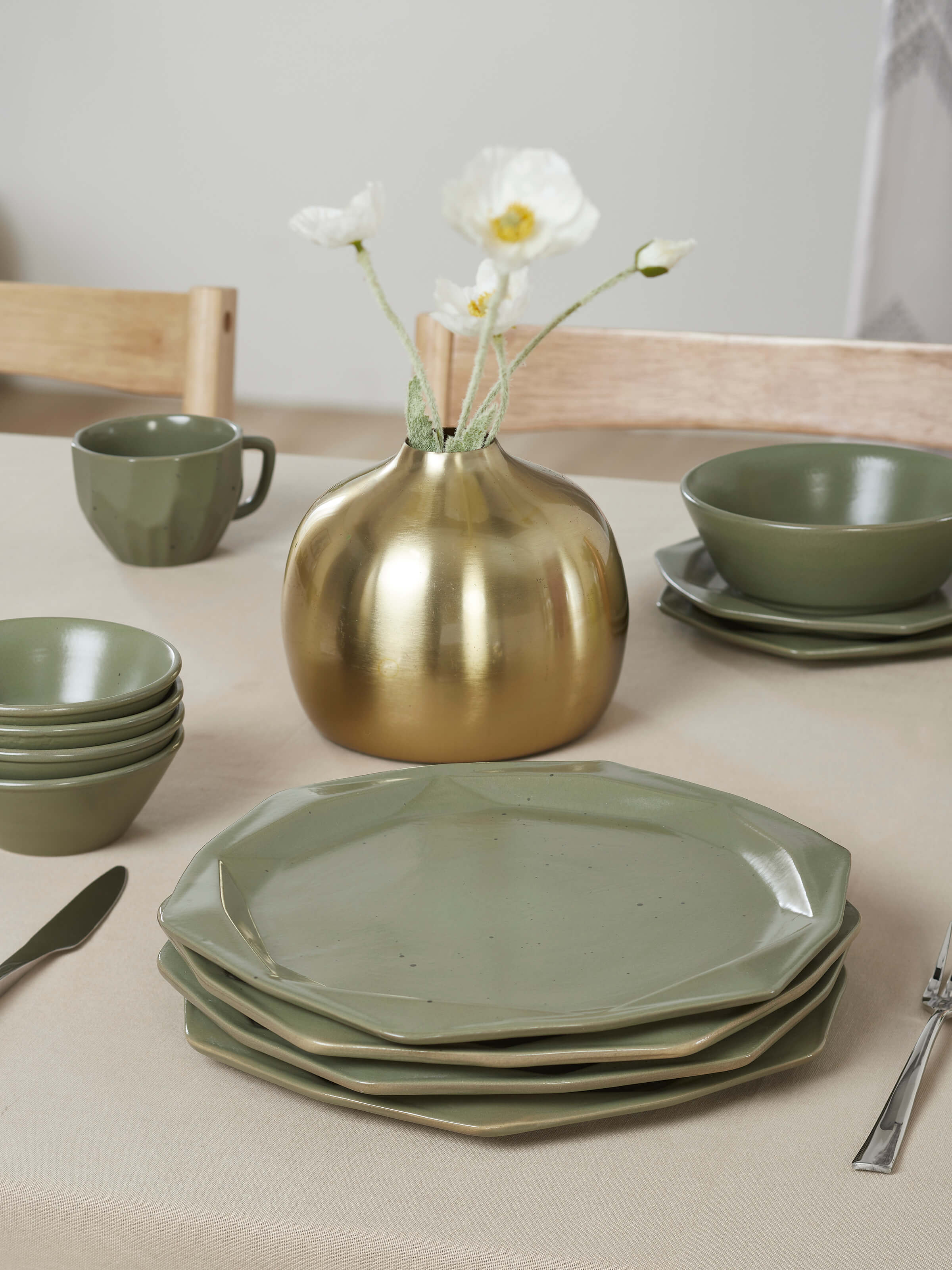 Side view of Khurja pottery ceramic dinner plates showing their shape and color.