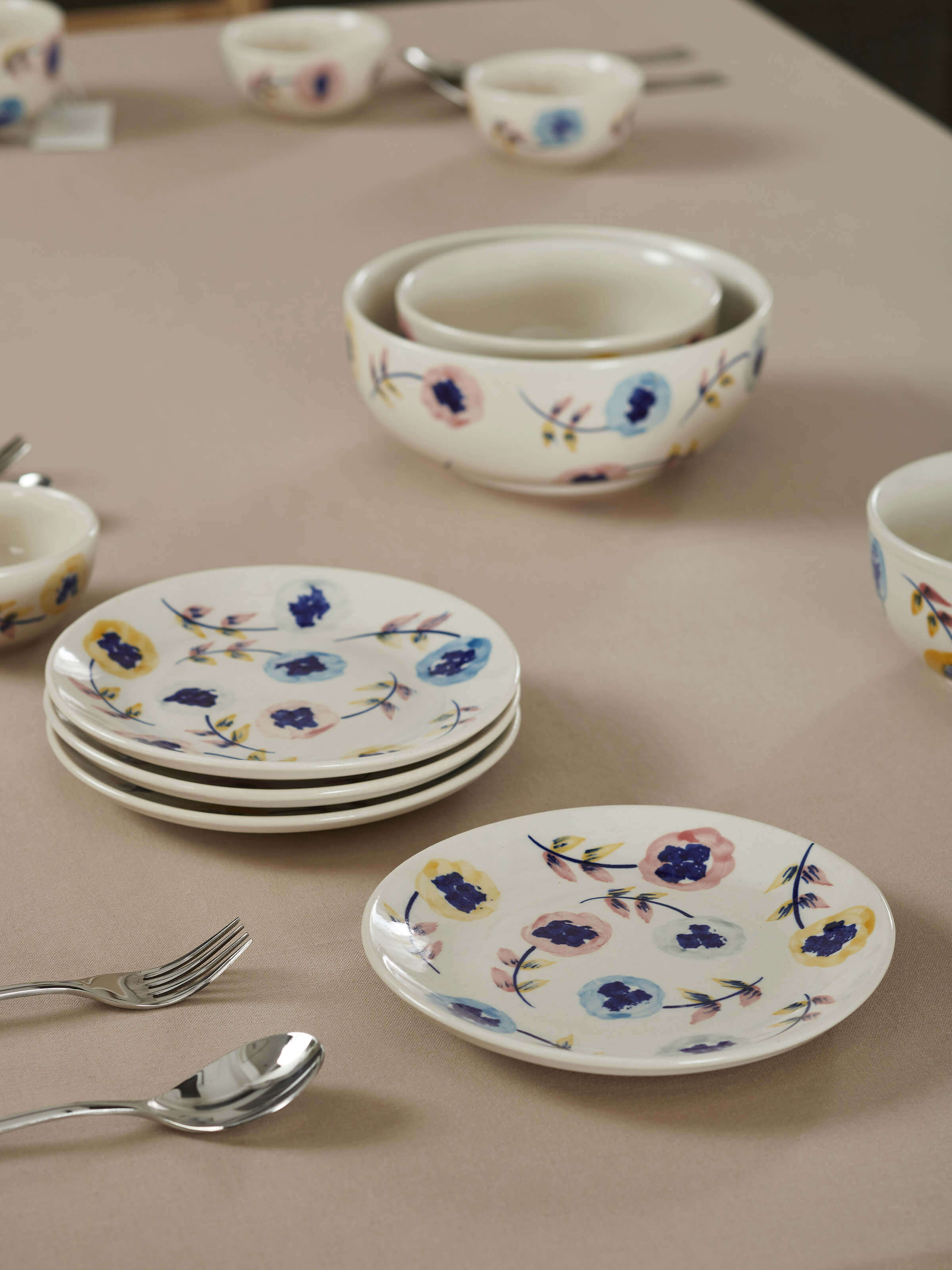 Side view of Khurja pottery ceramic salad plates in white and blue (4 pcs) showcasing detailed pattern and vibrant colors