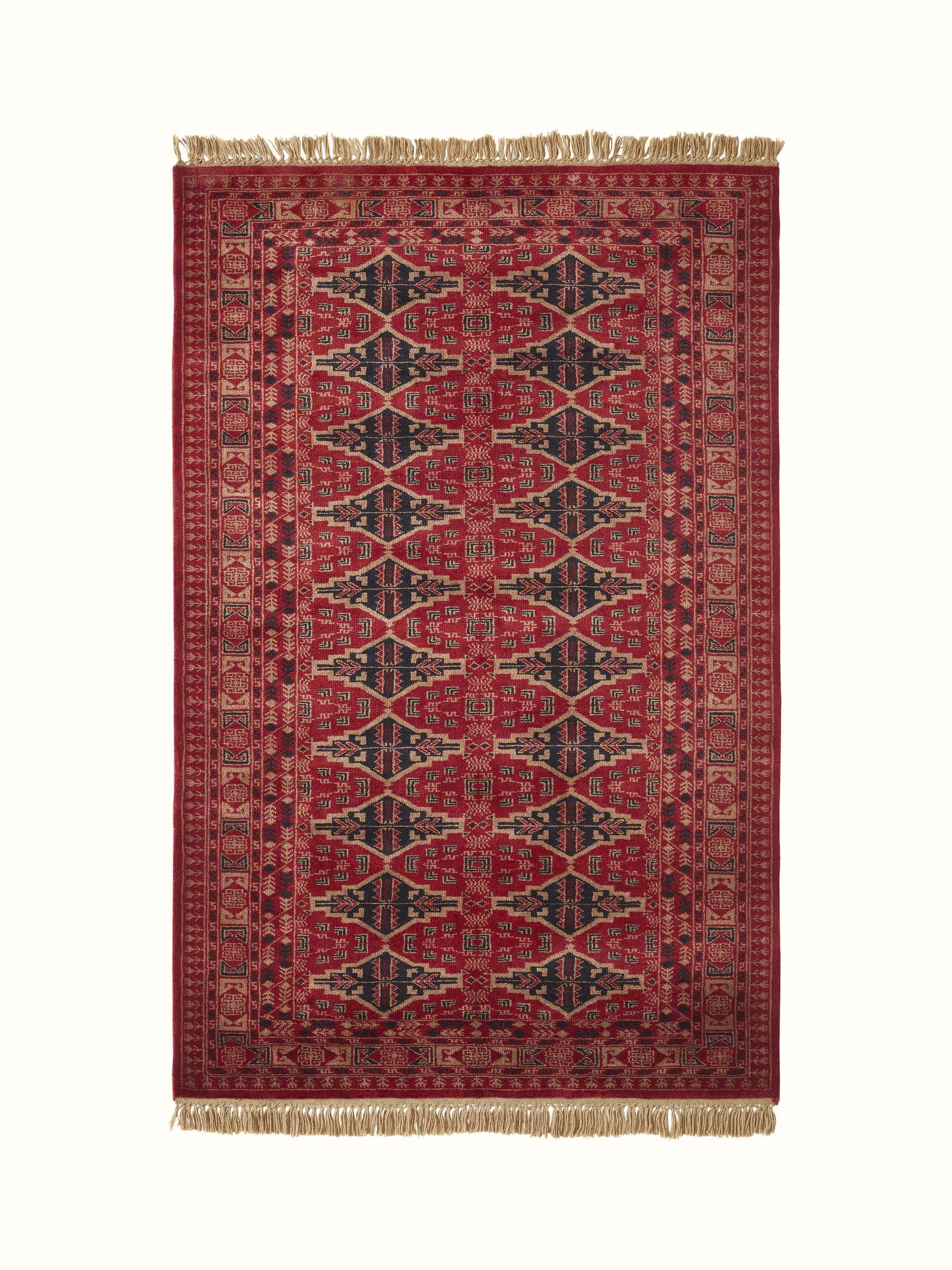 Traditional Persian Shiraz red Gwalior wool hand-knotted rug (4x6 ft) featuring a rich red color and intricate hand-knotted pattern.