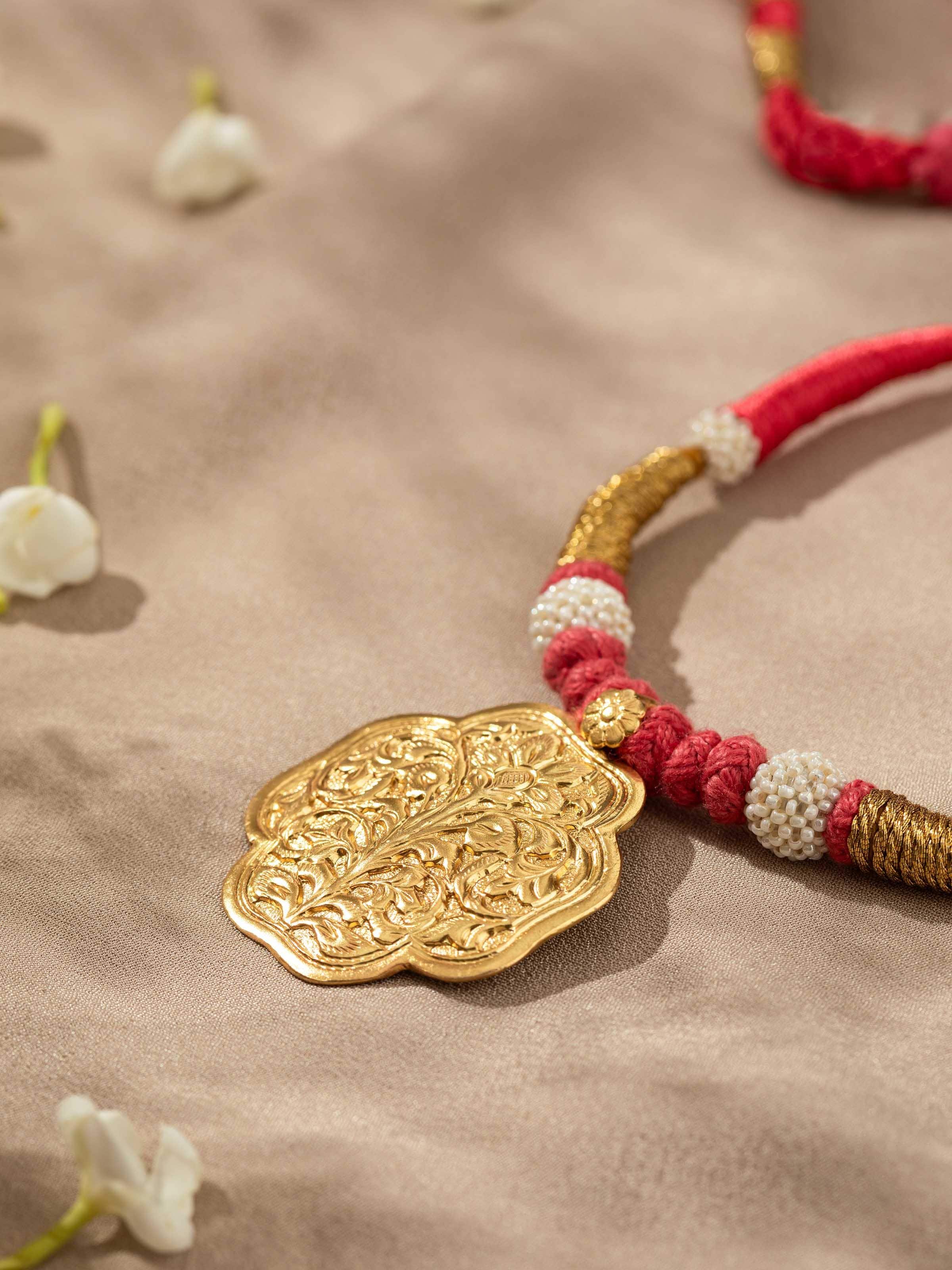 Profile shot showcasing the collar’s thickness and smooth finish