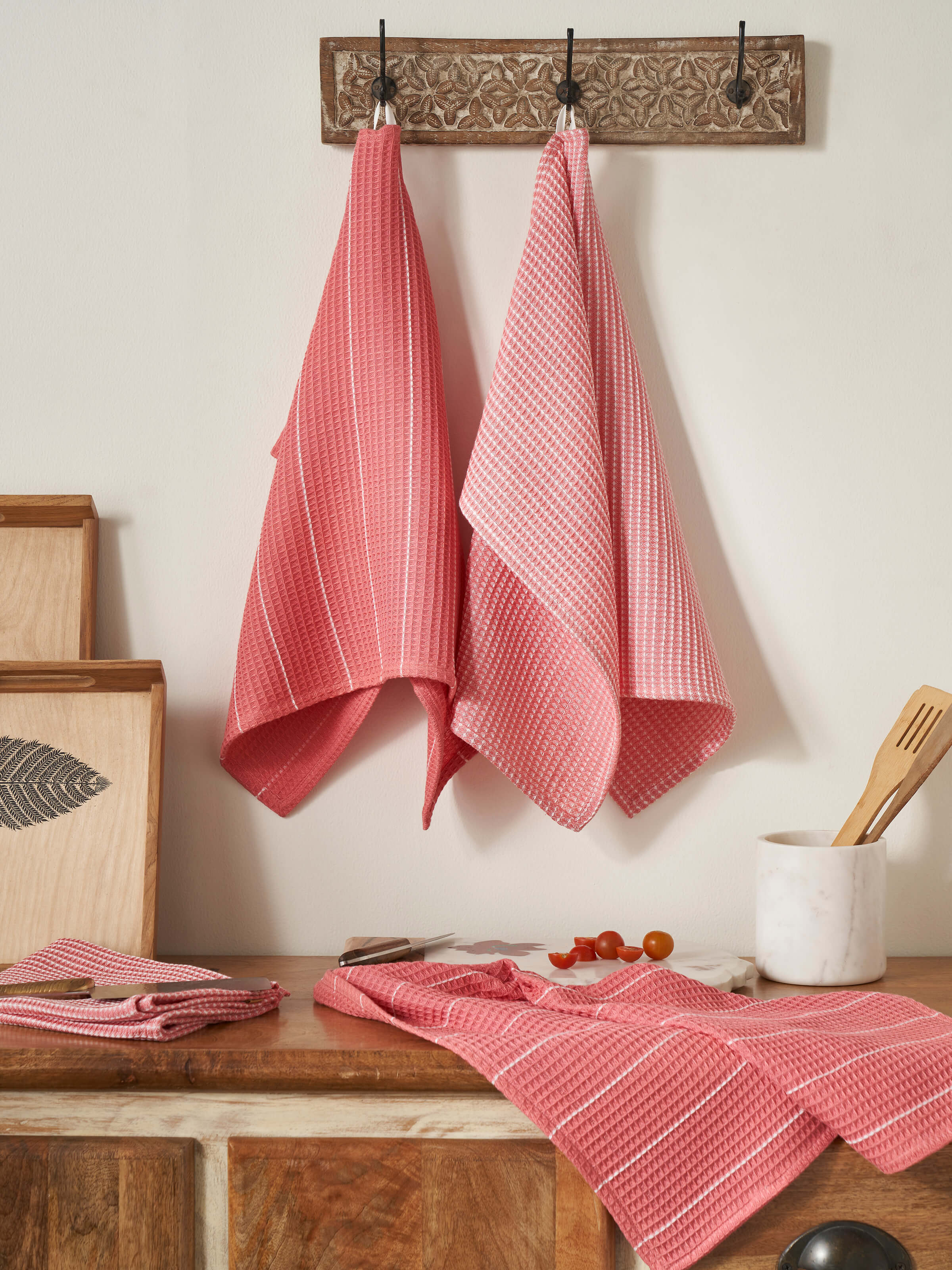 Close-up of Arth pink handwoven cotton dish towels (4 pcs) highlighting the handwoven pattern and soft cotton fabric.