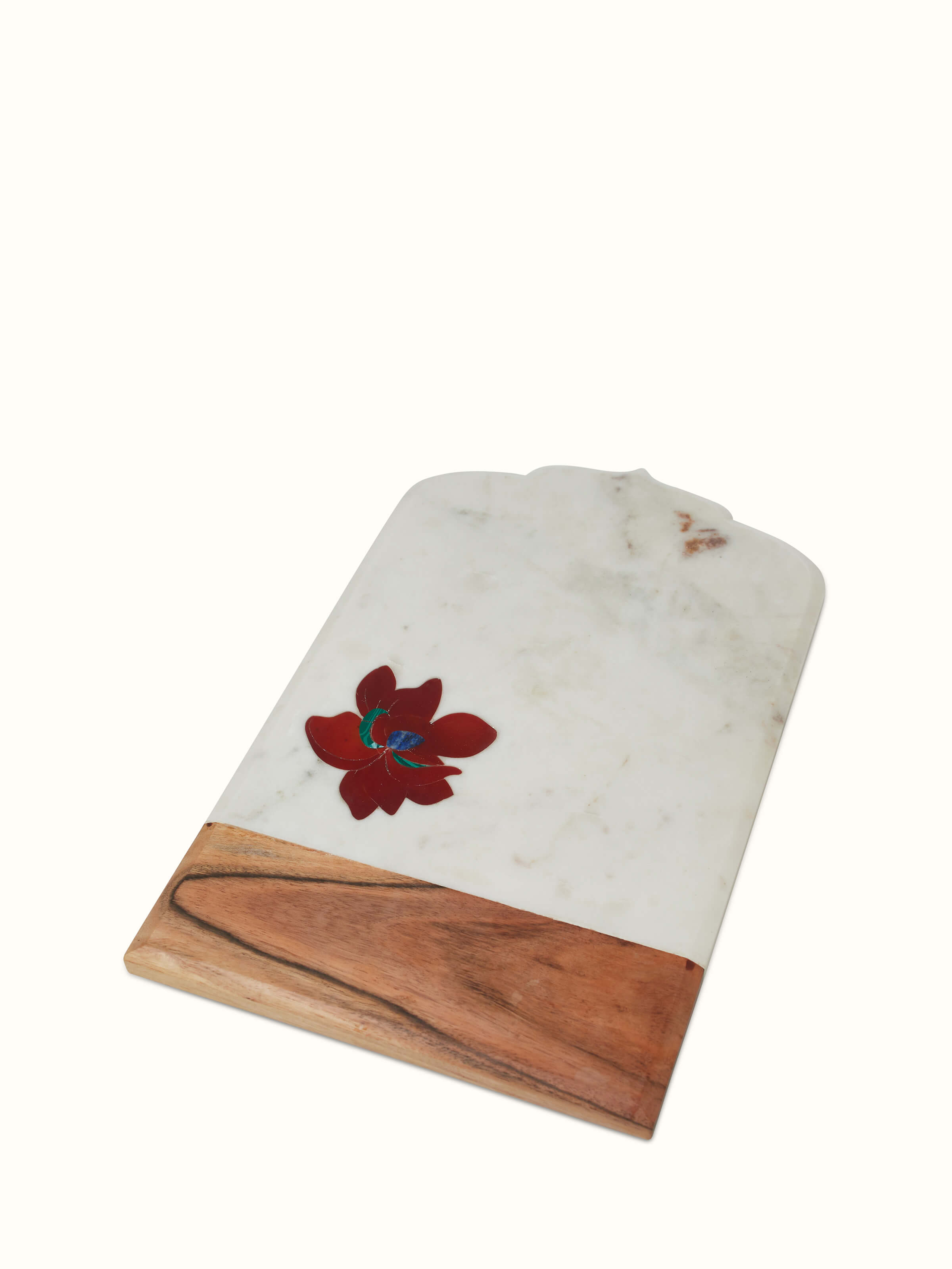 Full view of the marble and coloured stone chopping board, highlighting its design and elegance.