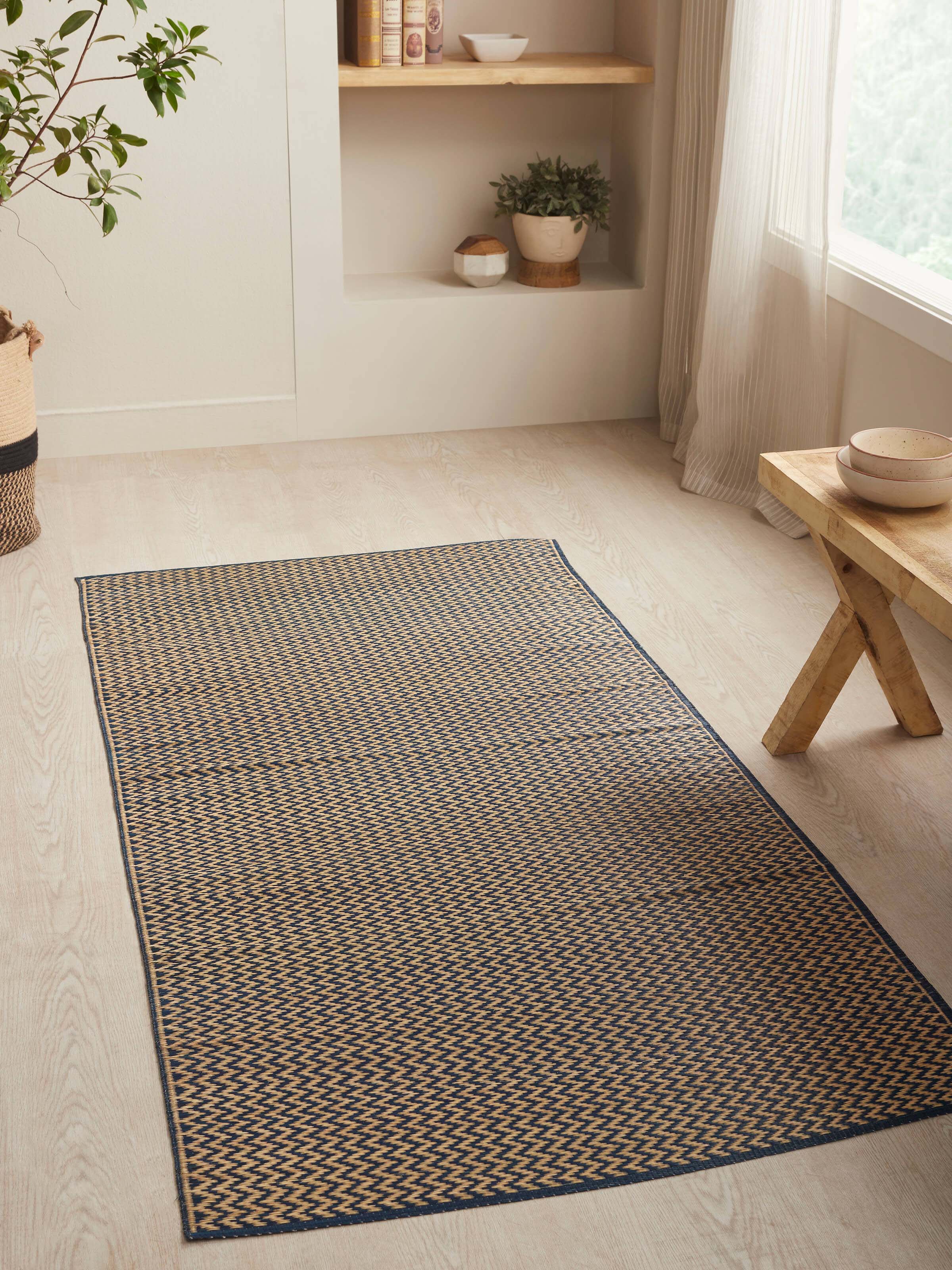 Side view of Folk geo dark turquoise West Bengal madurkathi natural fibre mat emphasizing its natural fiber and weave.