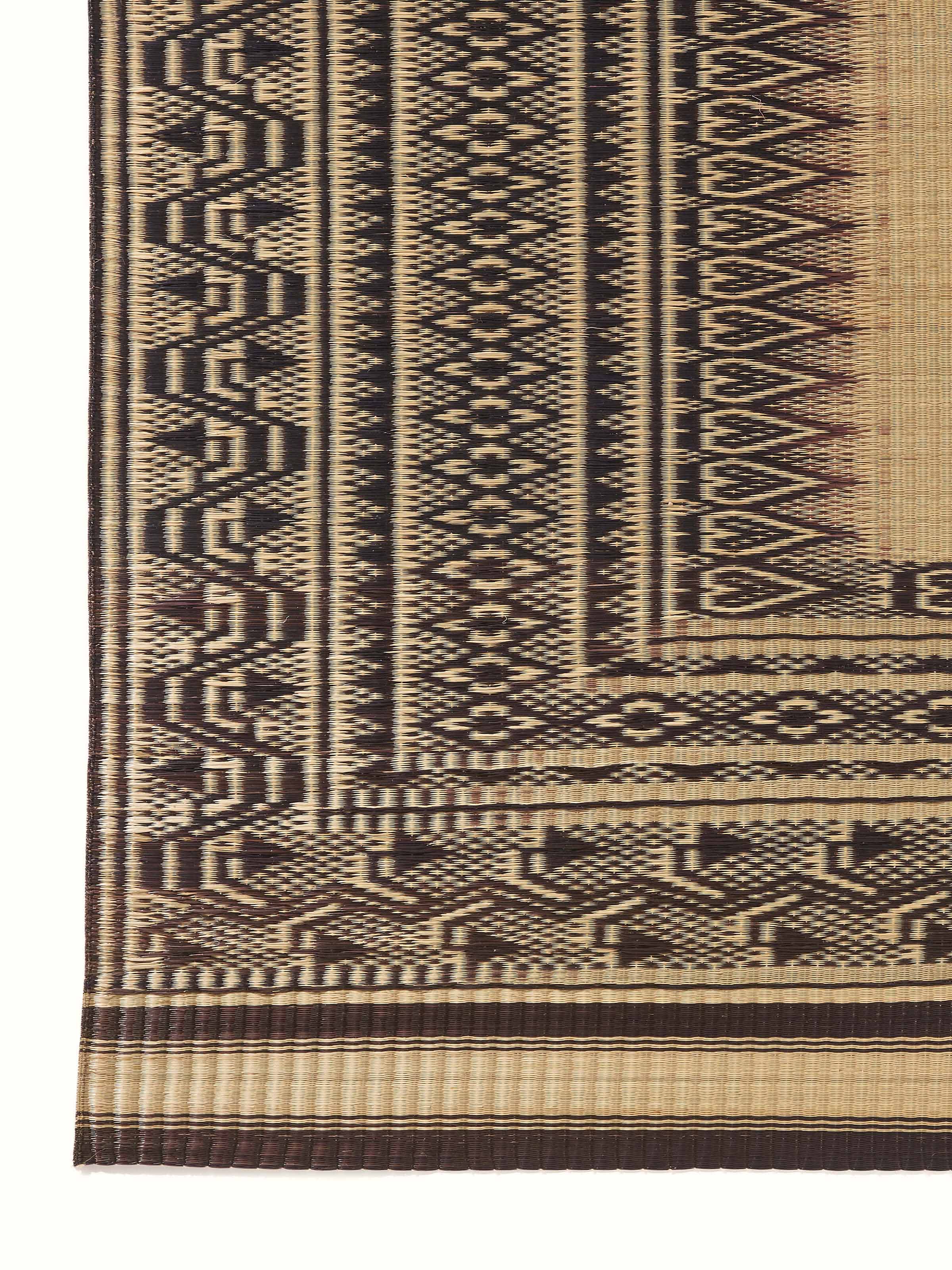 Close-up of Folk Geo Black West Bengal Madurkathi Natural Fibre Mat showcasing the high-quality craftsmanship and design.