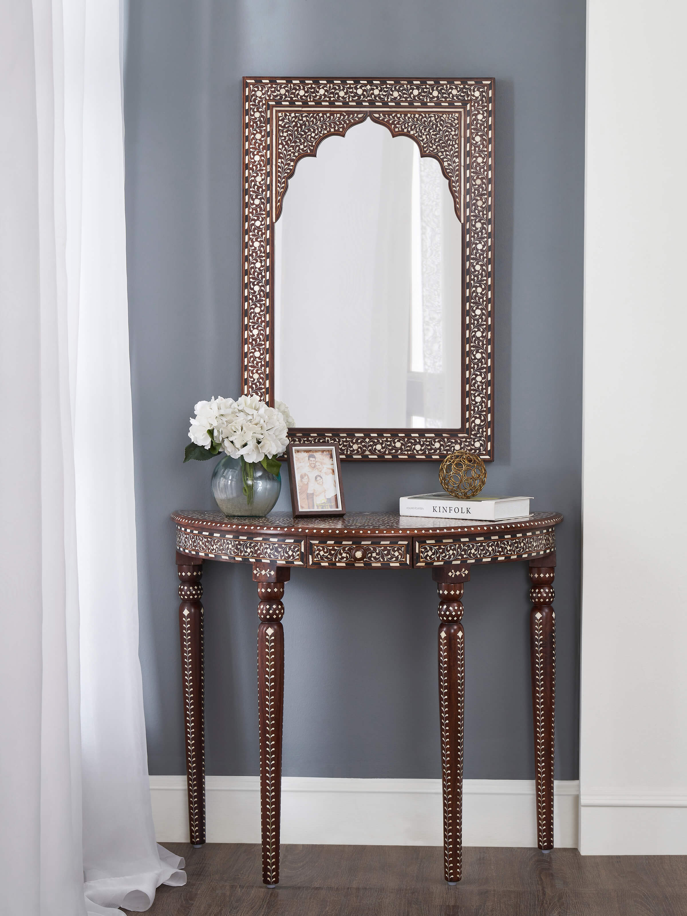 Side view of the Sheesham wood dressing table with bone inlay, showcasing the semicircular console and detailed craftsmanship