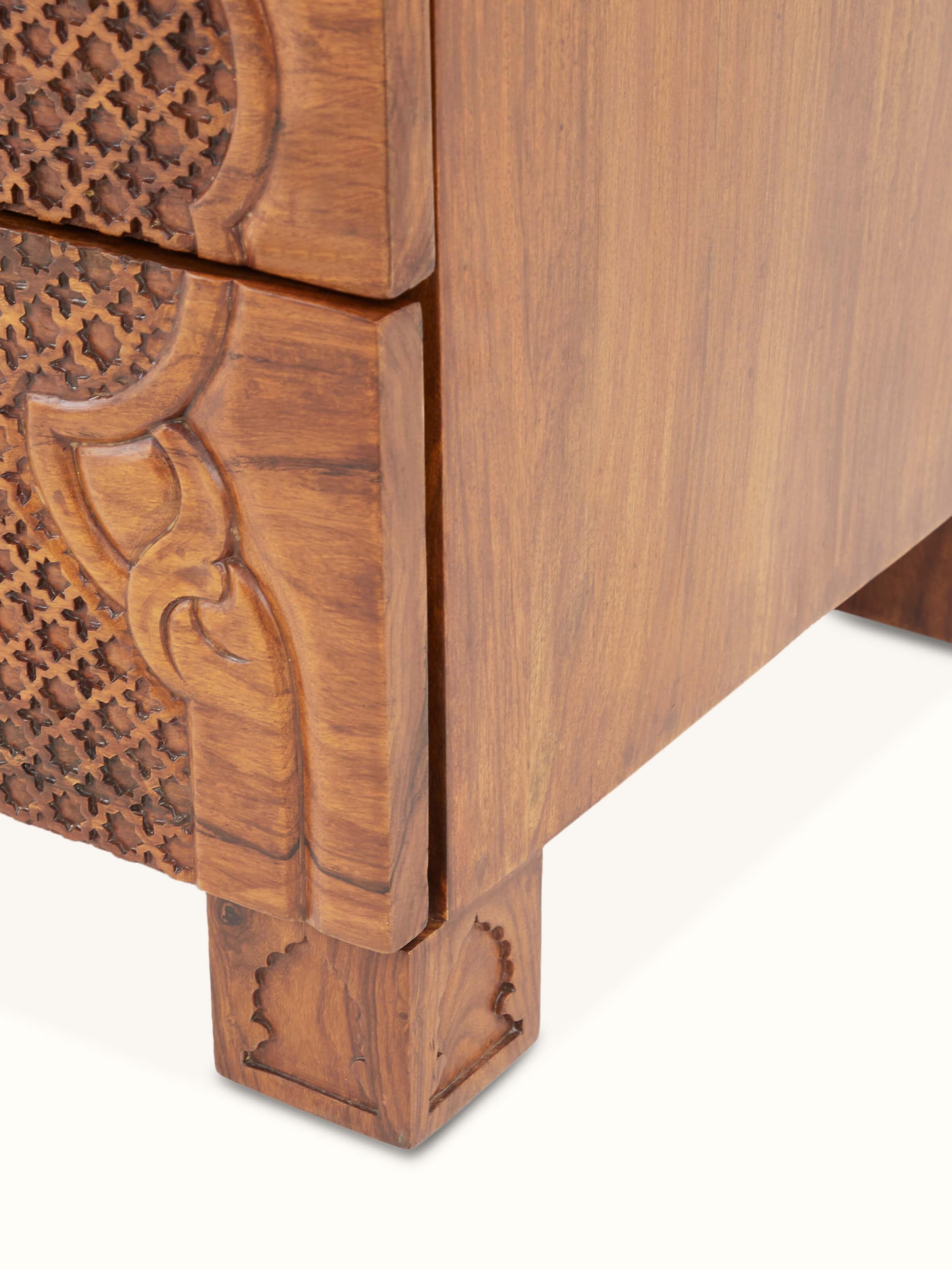 Front view of the mirror with the carved Sheesham wood dressing table, showcasing the set together