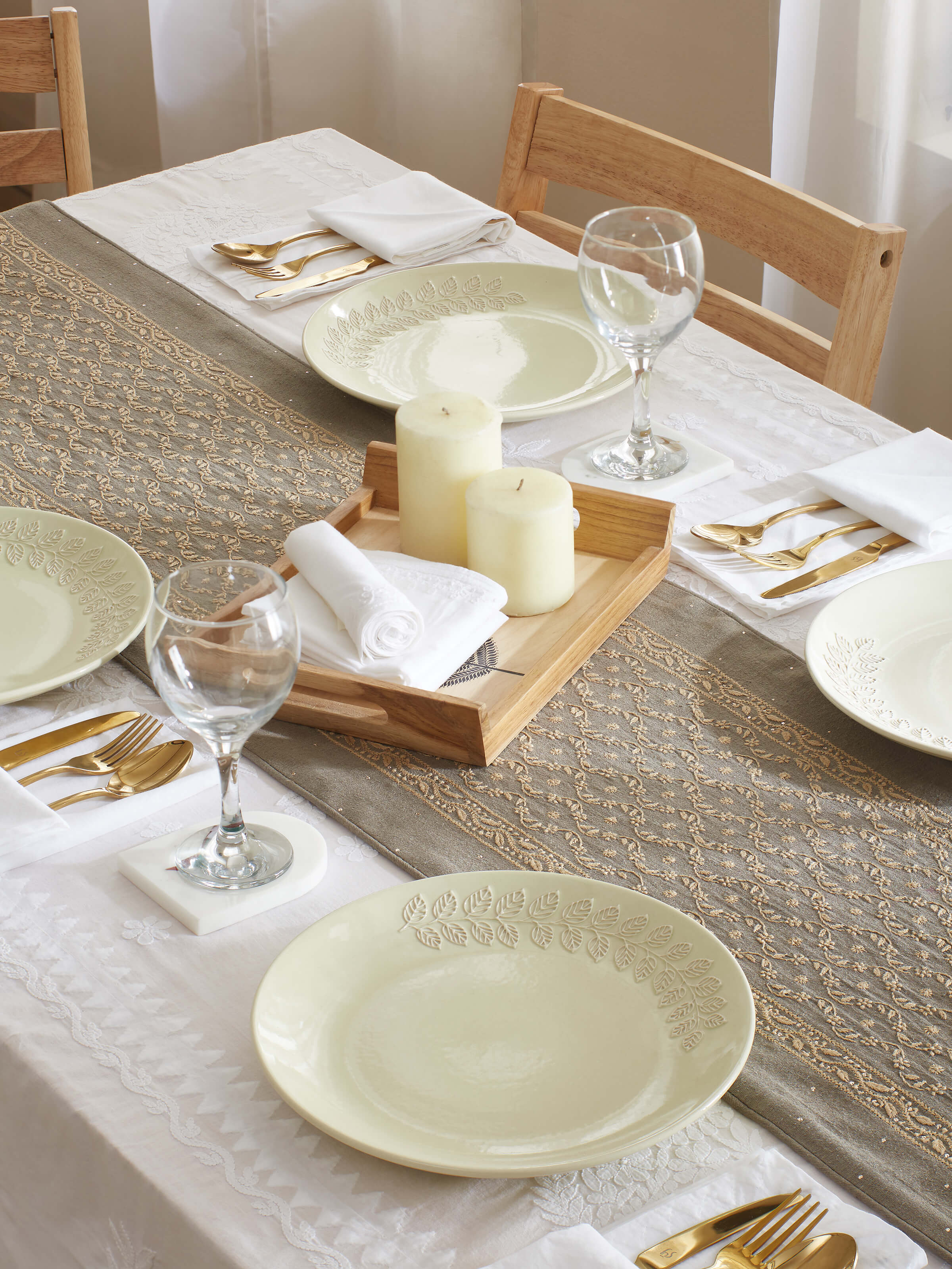 Angled view of Khurja pottery ceramic simple dinner plates white set (4 pcs)