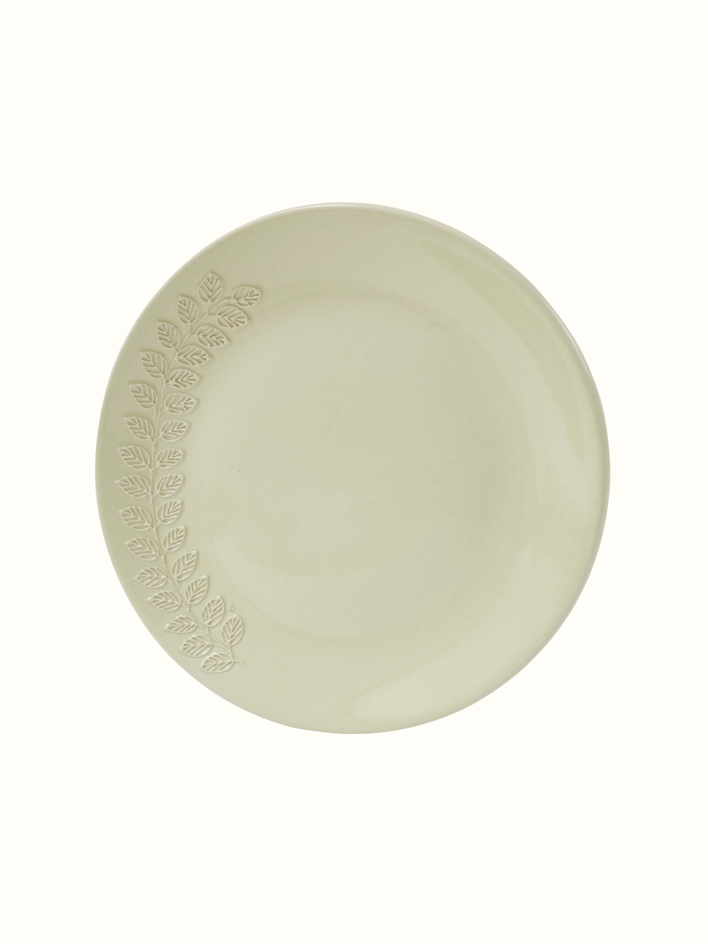 Close-up of Khurja pottery ceramic simple dinner plates white (4 pcs)