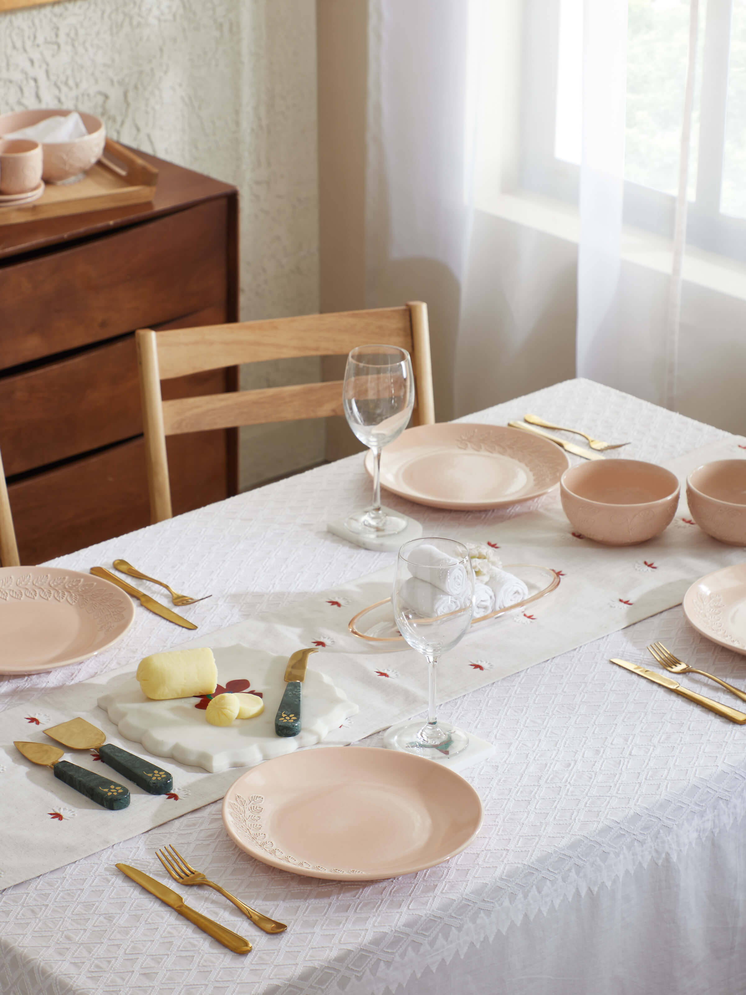 Side view of Khurja pottery ceramic salad plates beige (4 pcs) showcasing the smooth finish and traditional pottery craftsmanship