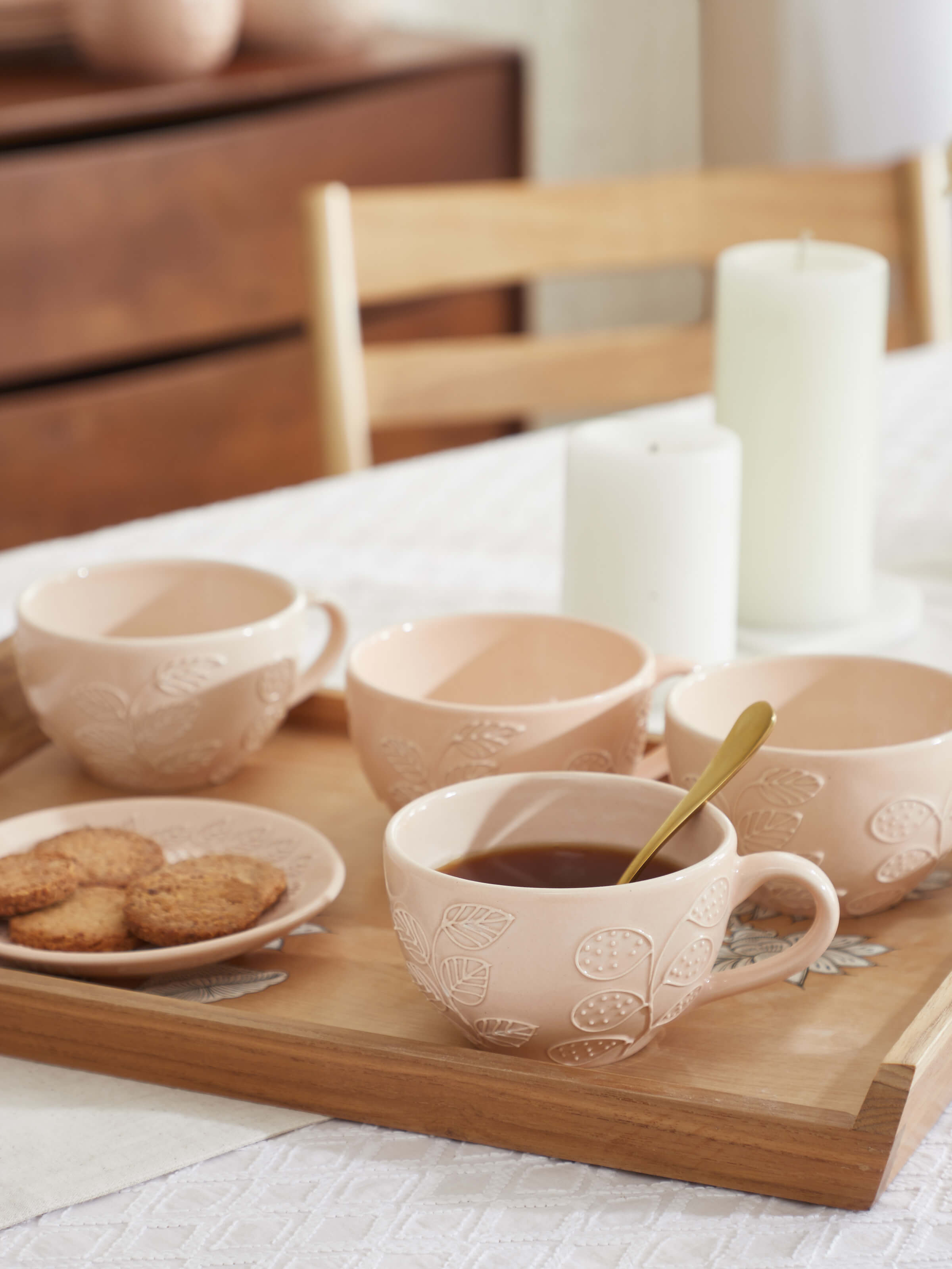 Side view of pink Khurja pottery ceramic coffee mugs set of 4