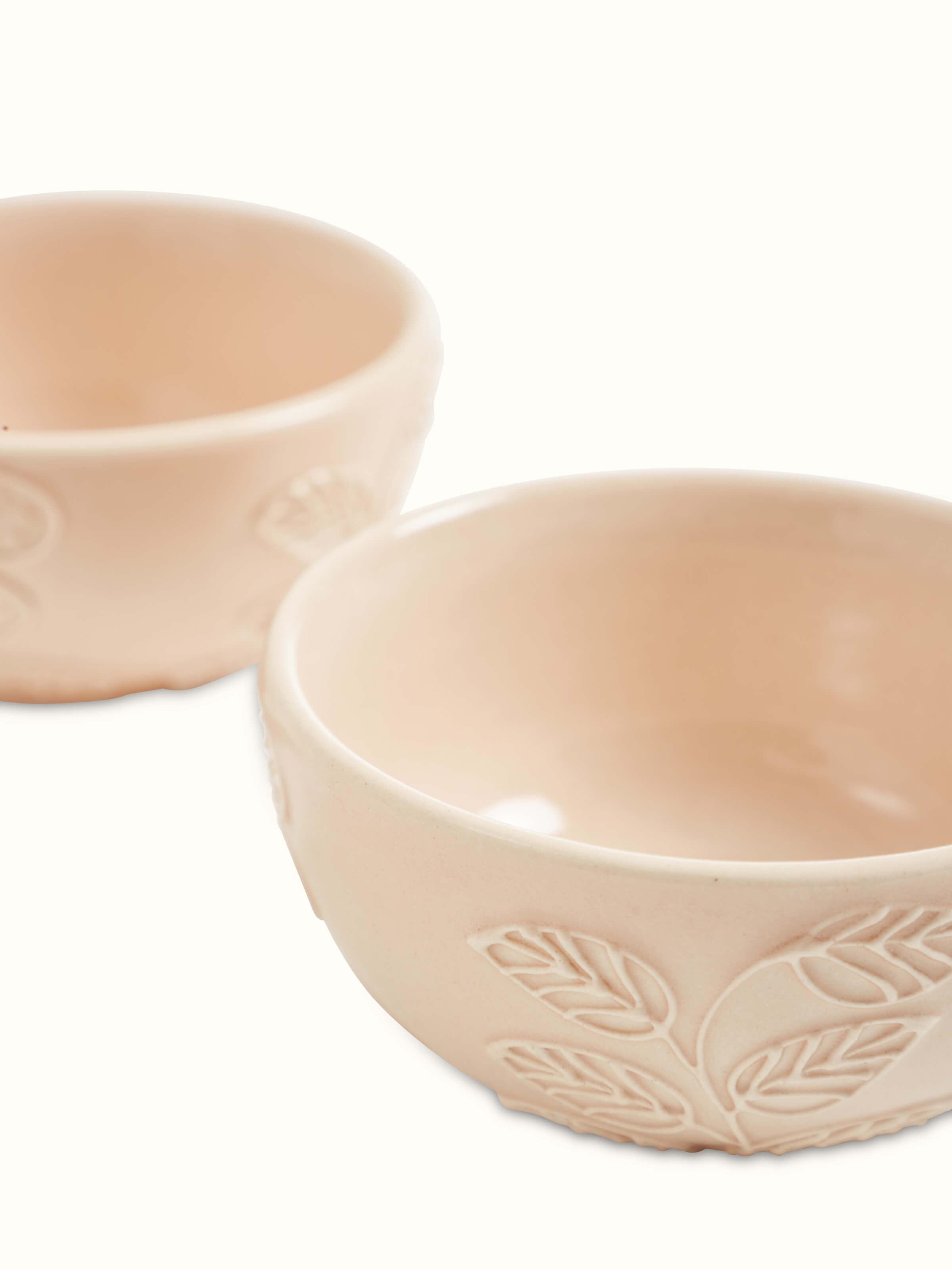 Close-up of Khurja pottery ceramic dinner bowls pink (4 pcs)