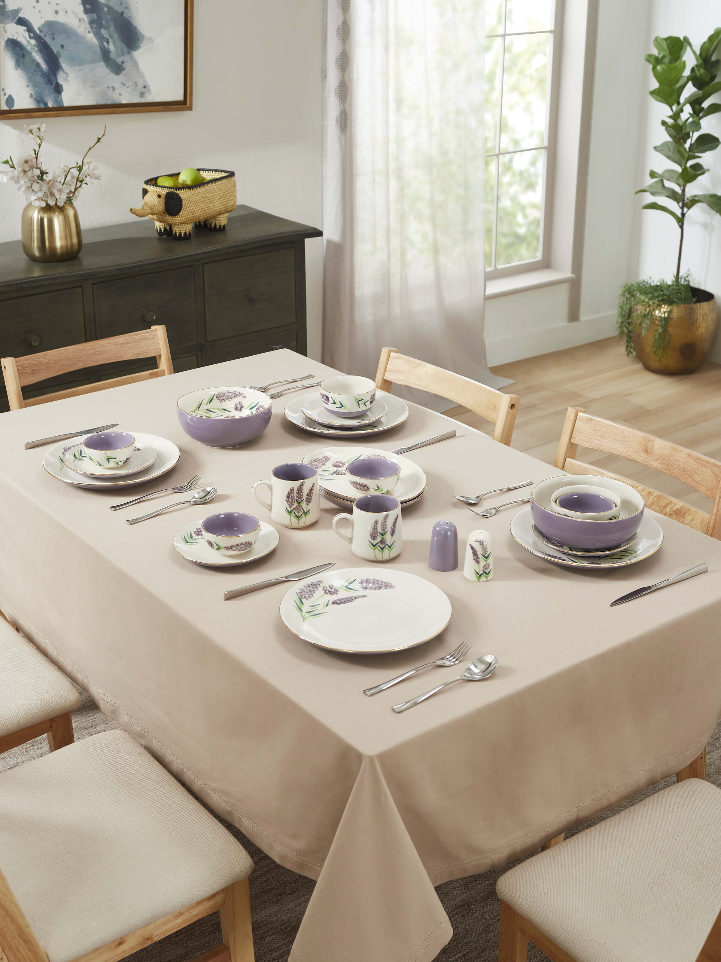 Angled view of Khurja pottery stoneware dinner plates (4 pcs) showcasing elegant finish and traditional design.