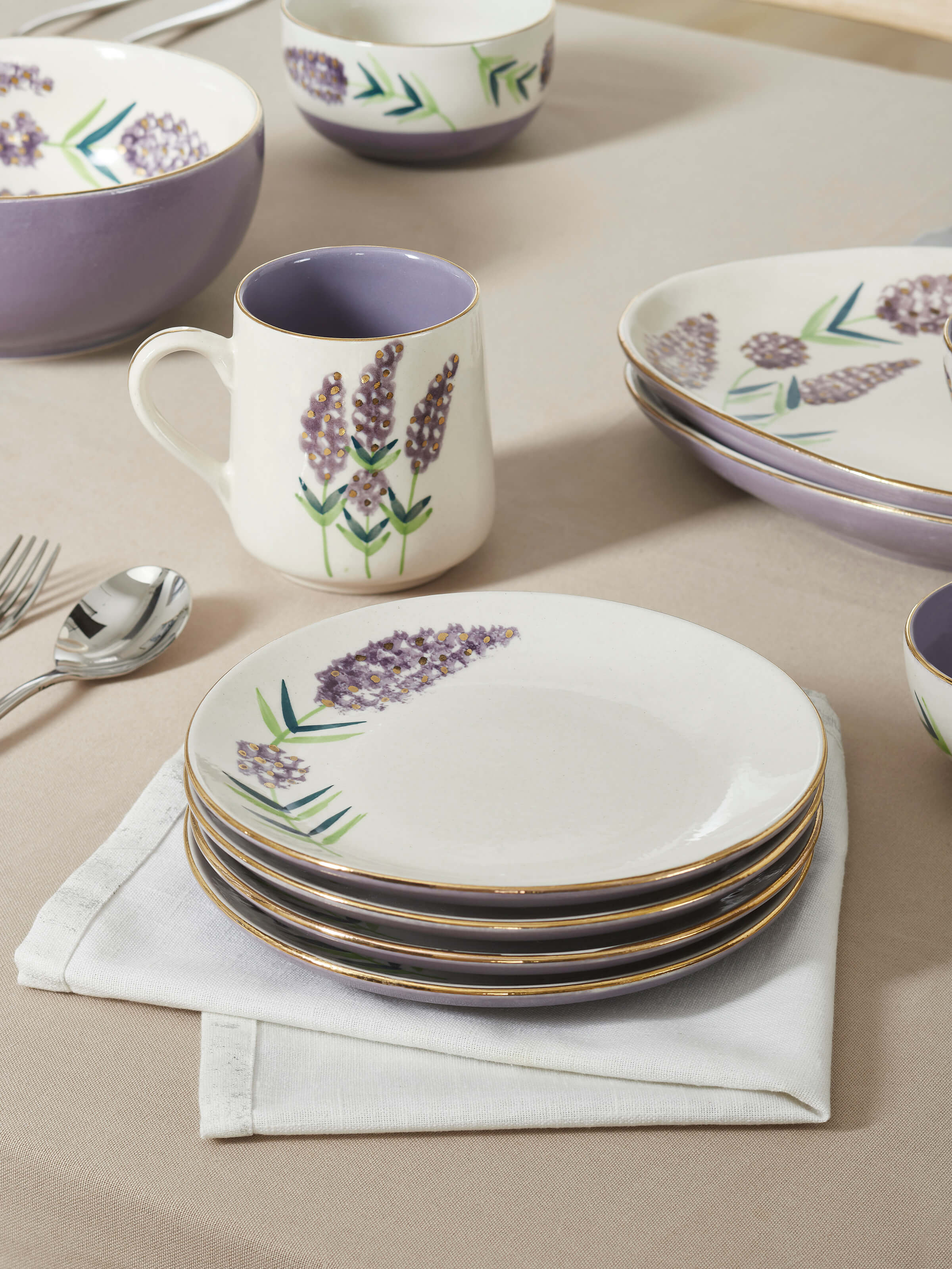 Side view of Khurja Pottery Stoneware Salad Plates (4 pcs), highlighting the craftsmanship and detailed pattern